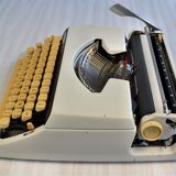 Brother Deluxe 900 typewriter - vintage 60 (new ribbon)