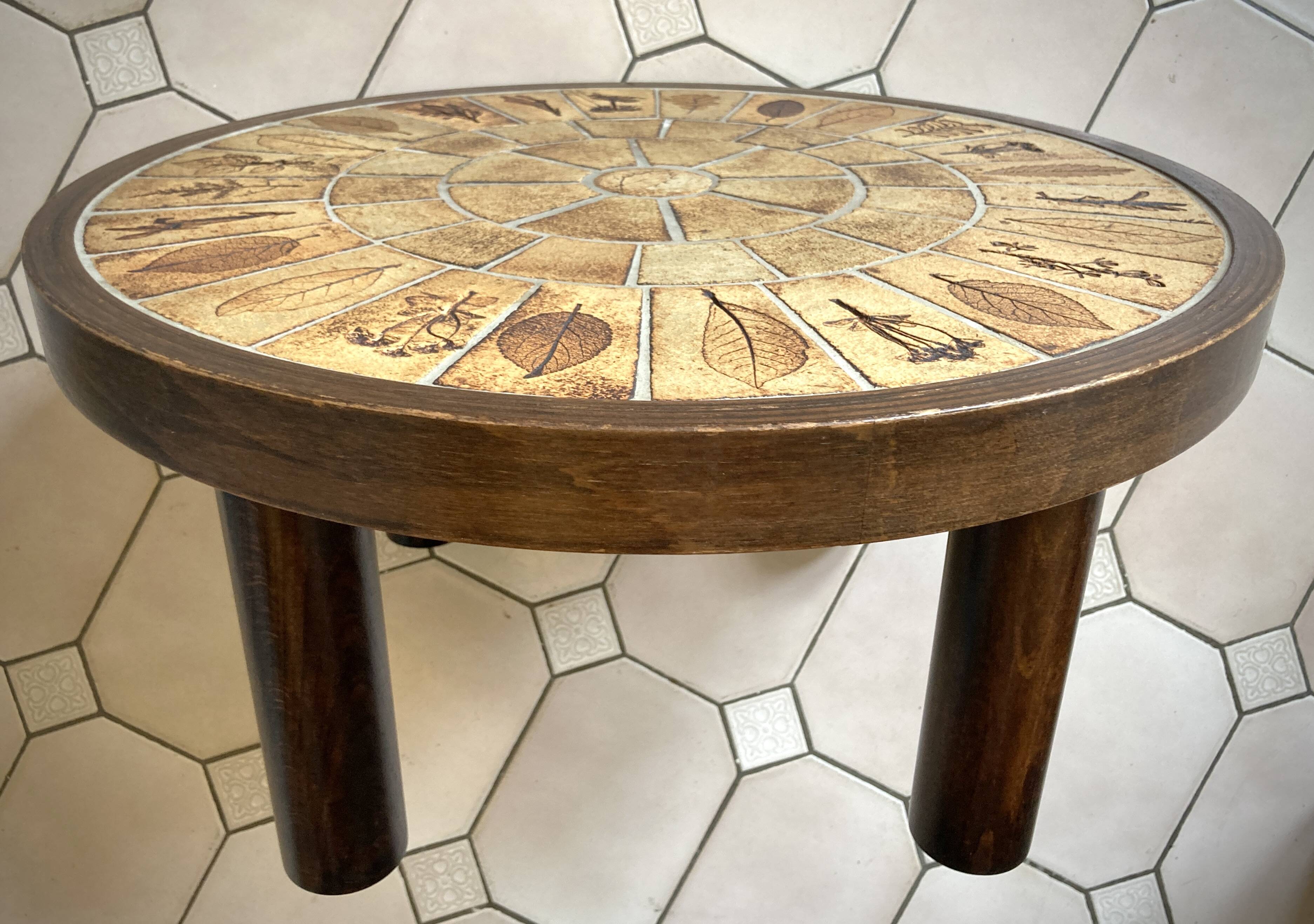 Round herbarium coffee table - Roger Capron