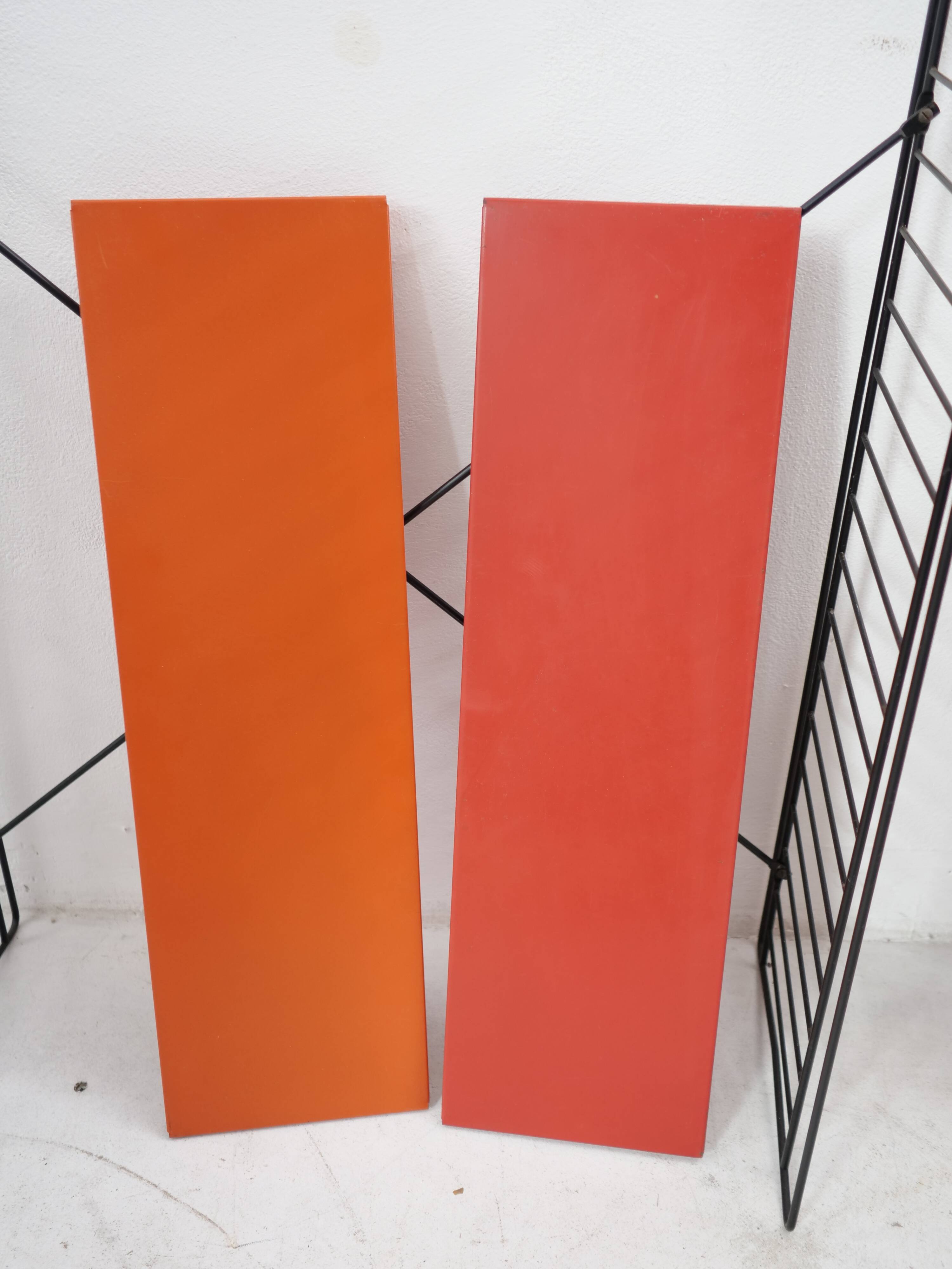 Tomado shelf in coloured metal floor shelves from 1958.
