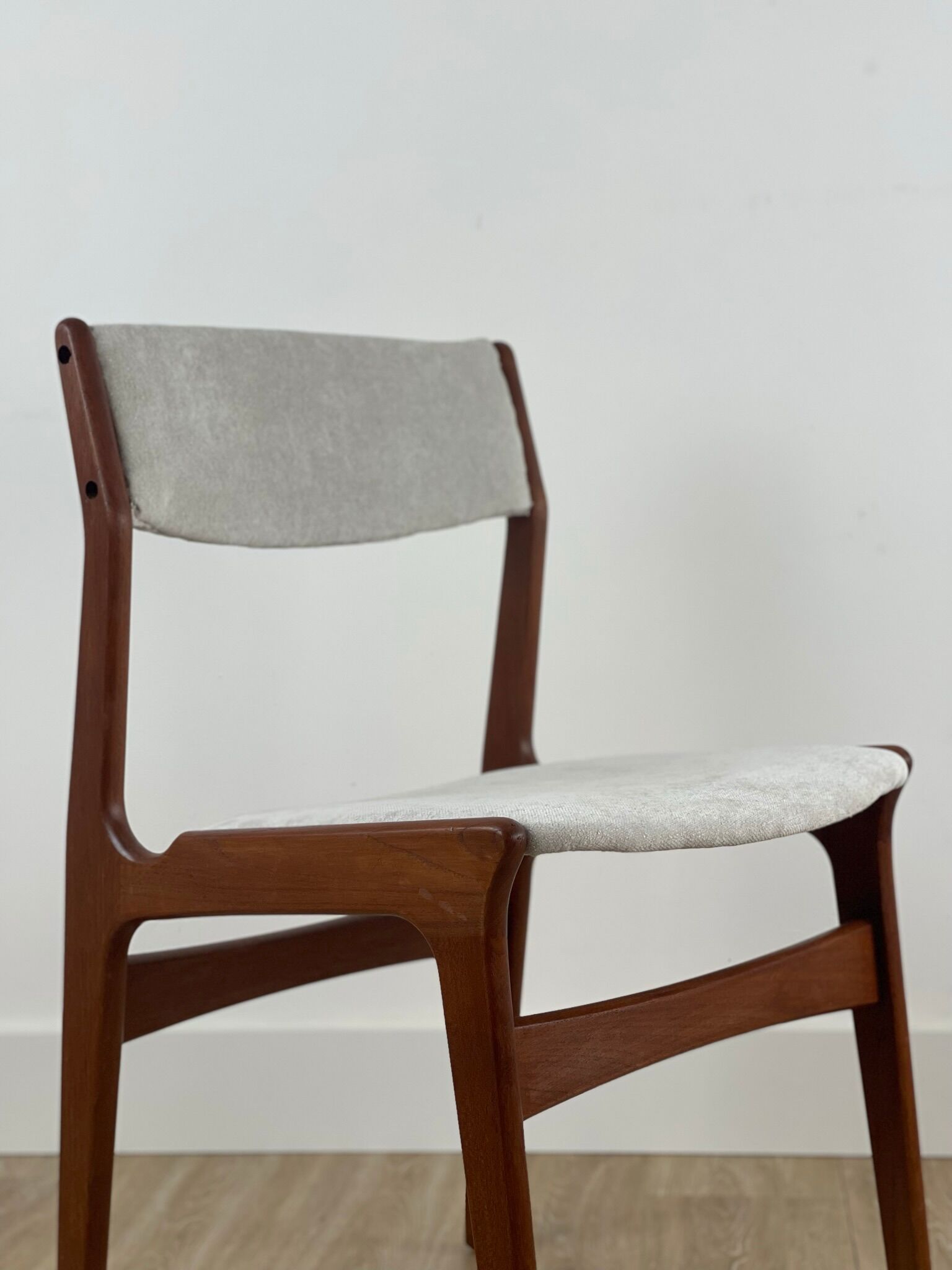 Set of 6 Erik Buch chairs