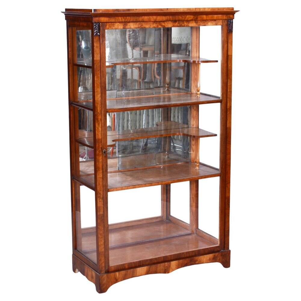 Vitrine Biedermeier tchèque en noyer et épicéa, années 1830