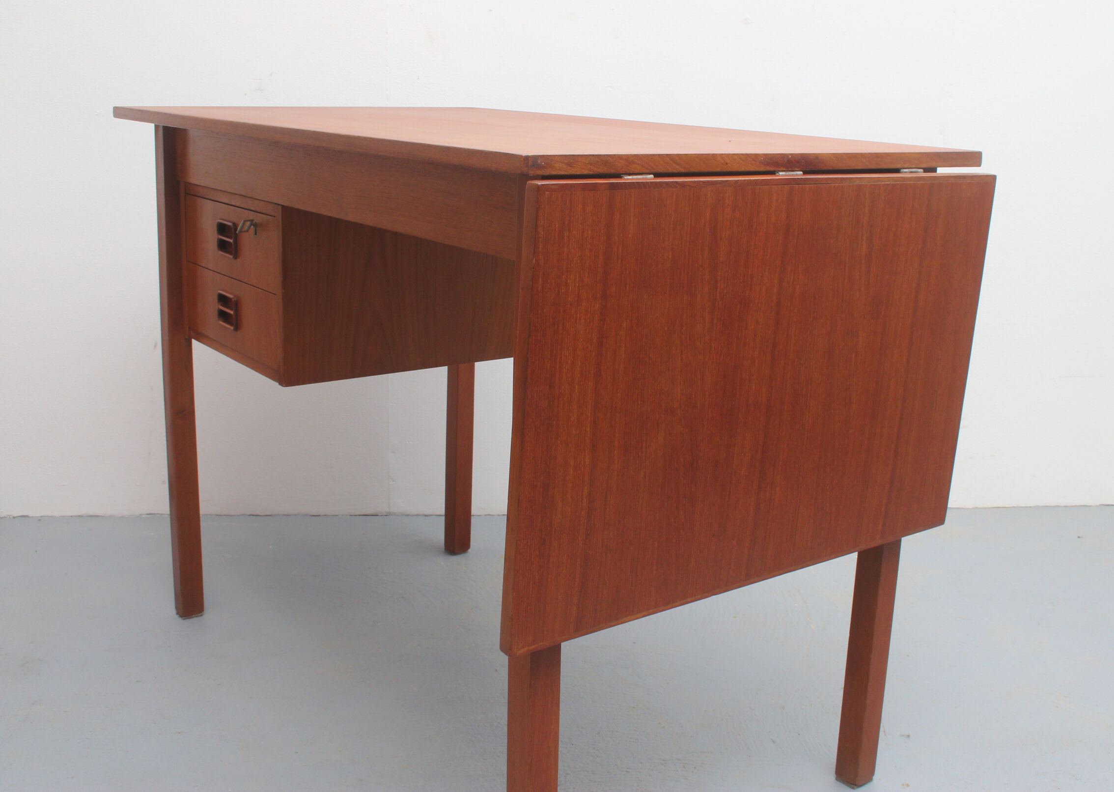 Bureau extensible des années 1960 en teck