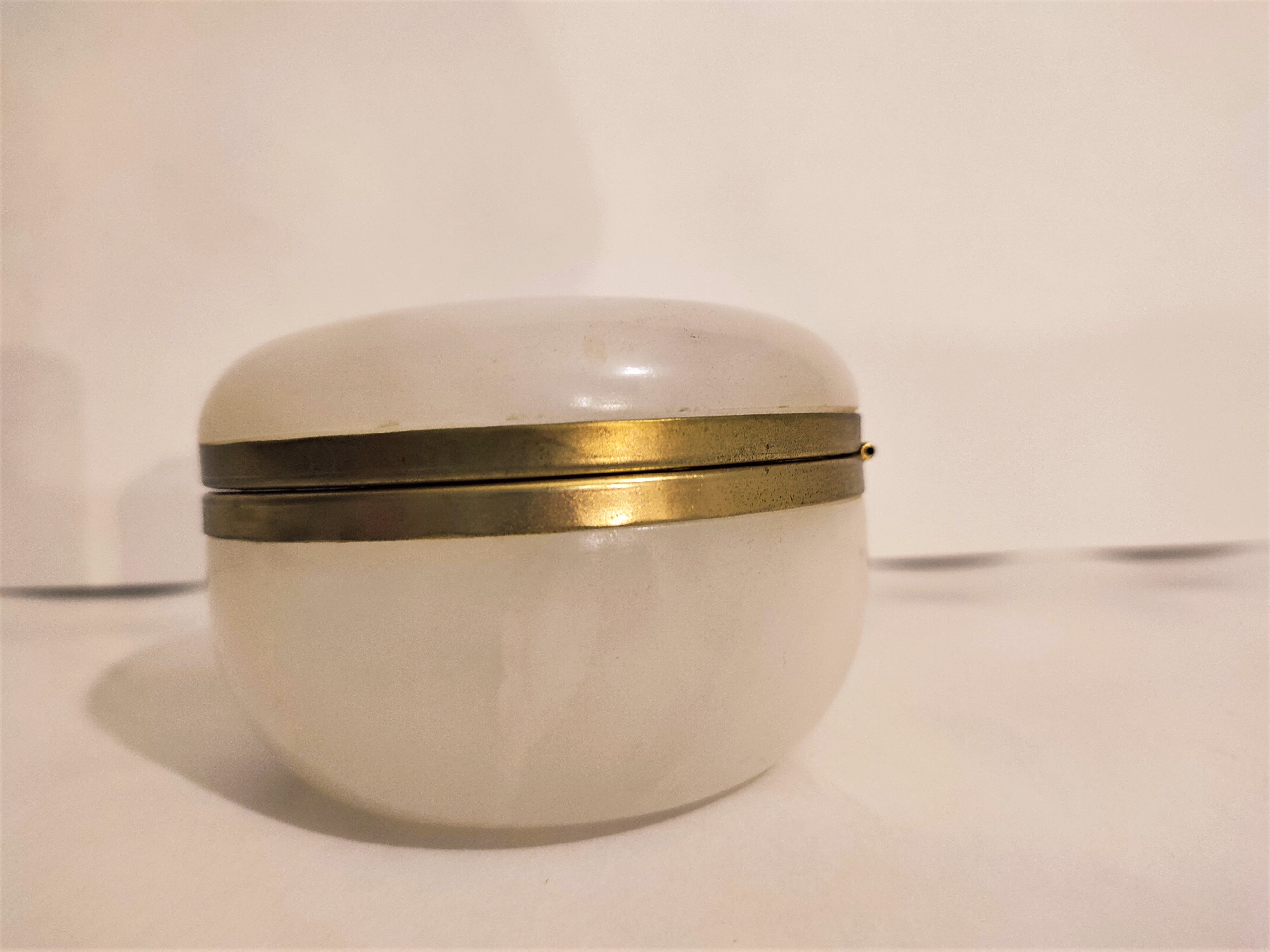 Round alabaster jewelry box