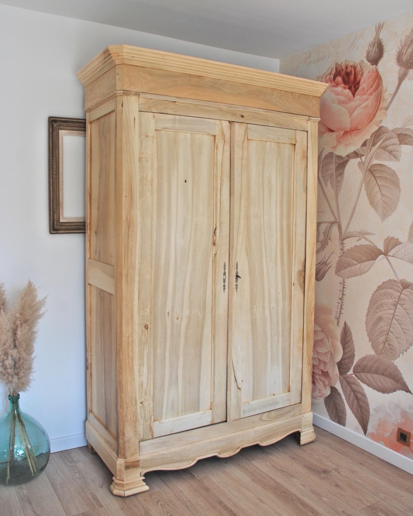 Walnut cabinet early XXth