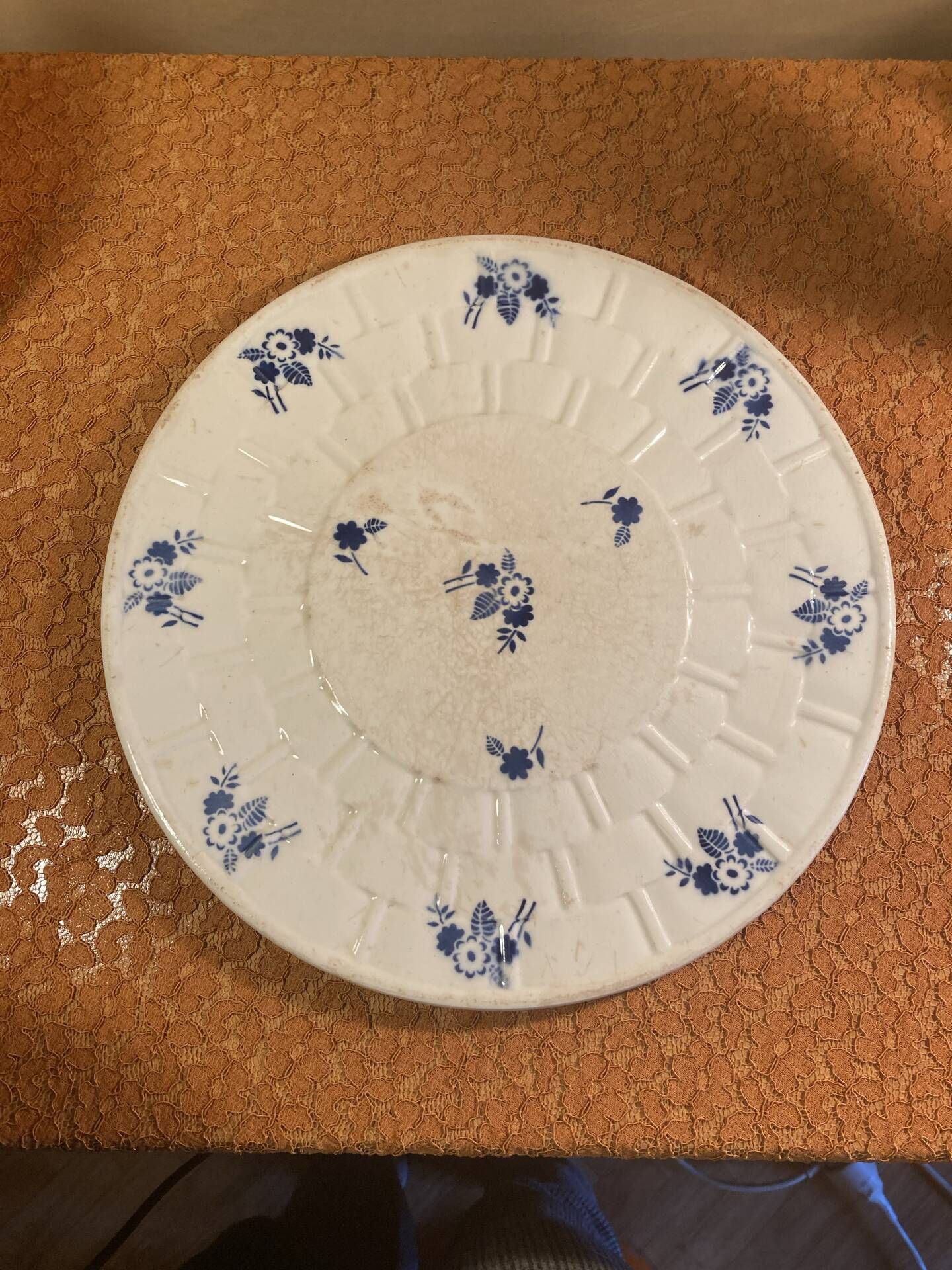 Assiette de service terre de fer Saint Amand