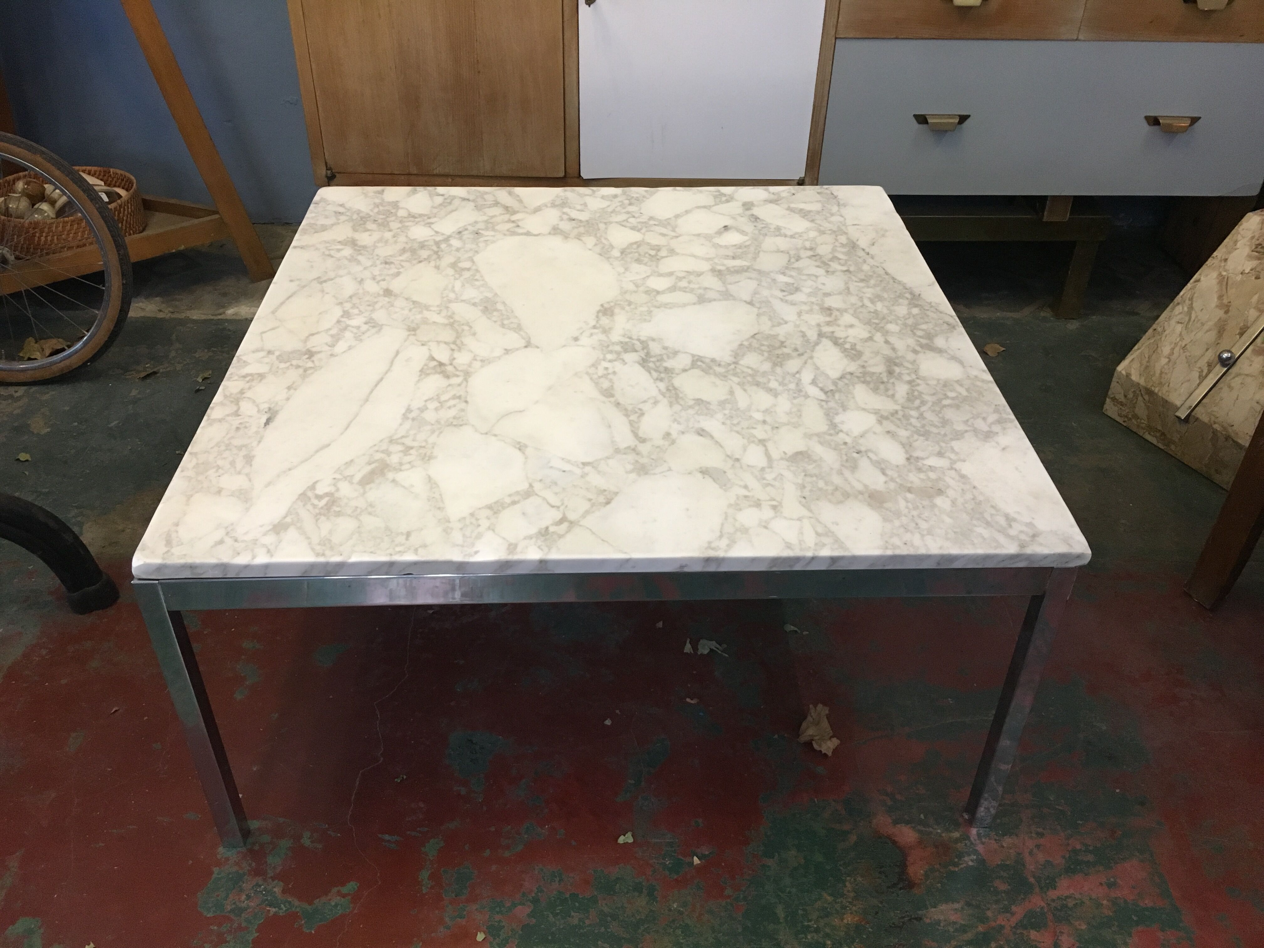 Table basse en marbre par Florence Knoll