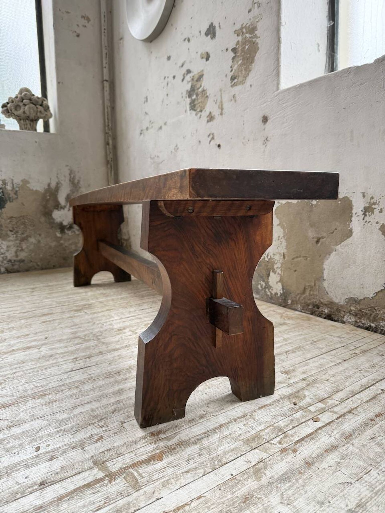 Paire de bancs noyer 1900