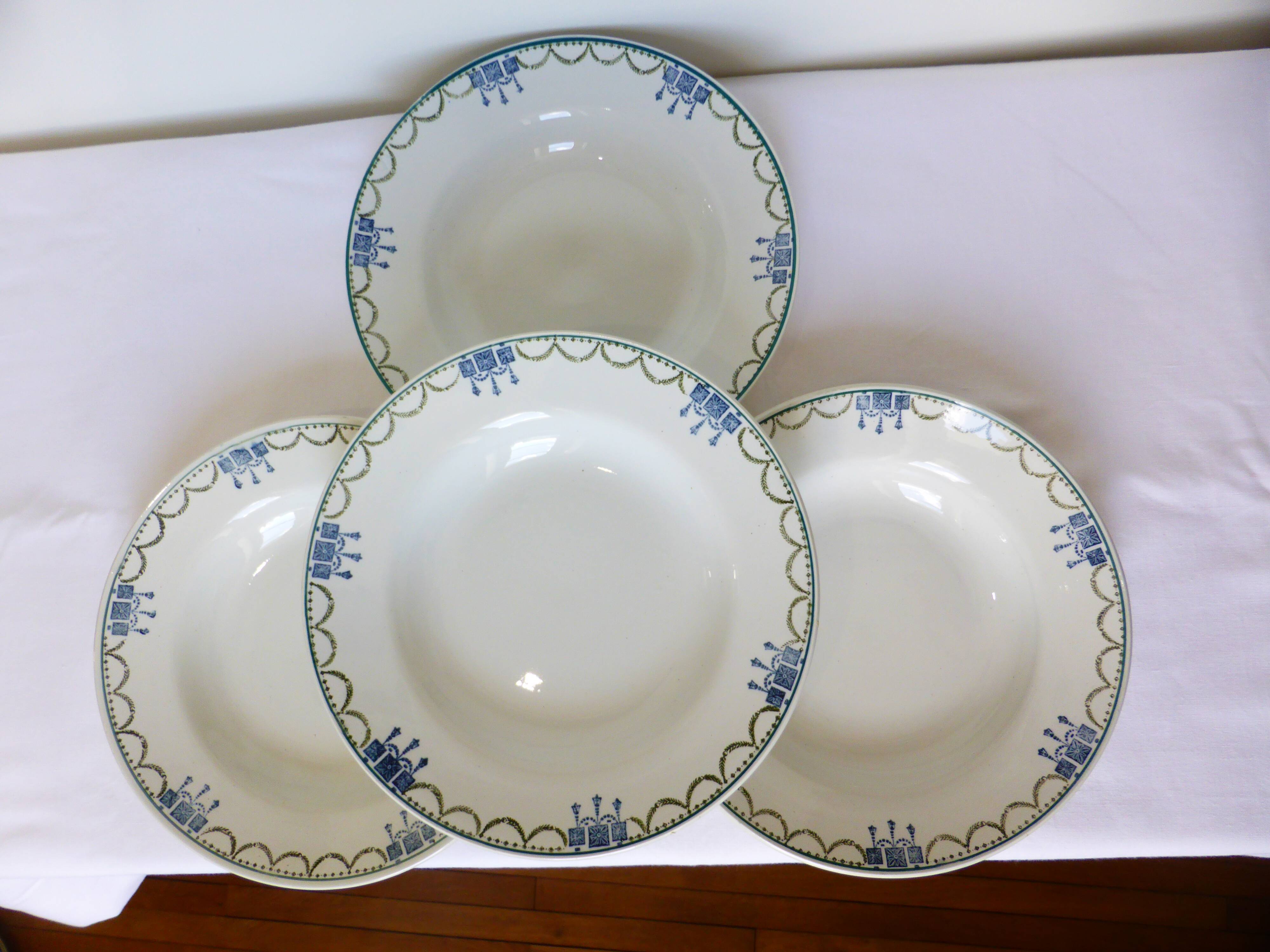 4 assiettes creuses vintage de St Amand 220631