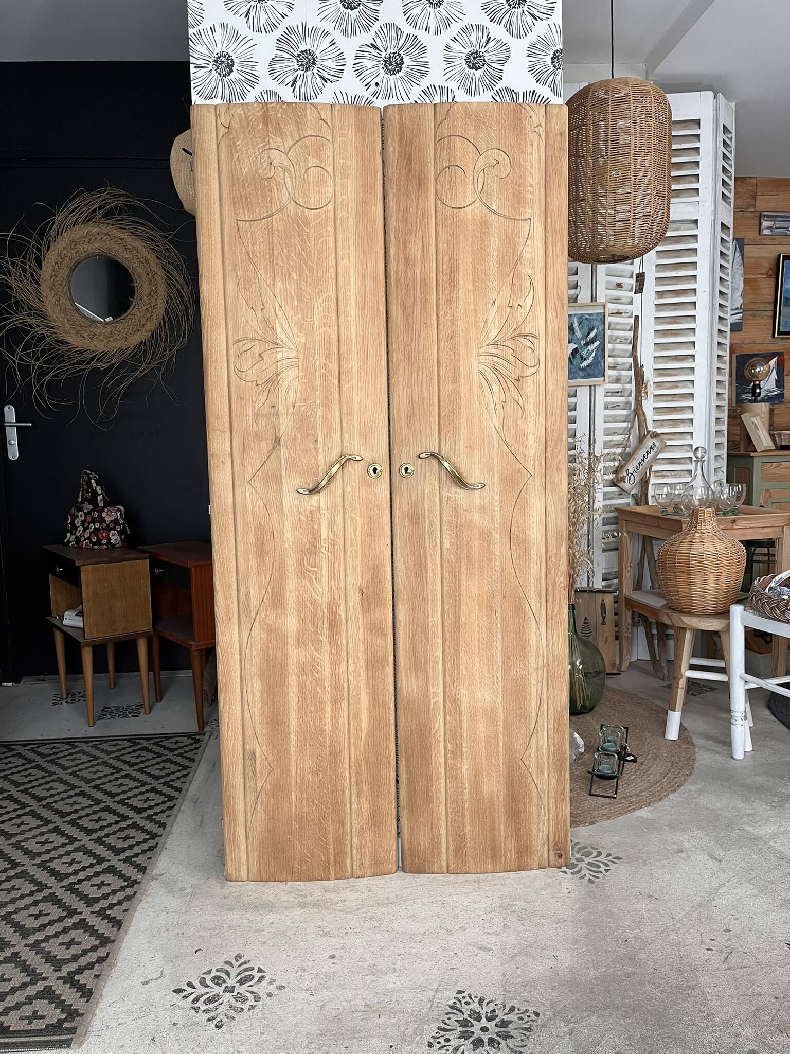 Two Art Deco solid oak wardrobe doors Solweig & Abigaël screen