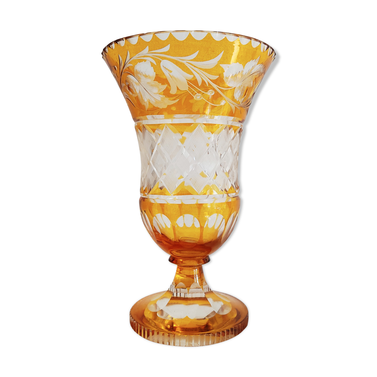Vase verre doublé jaune fleurs incisées