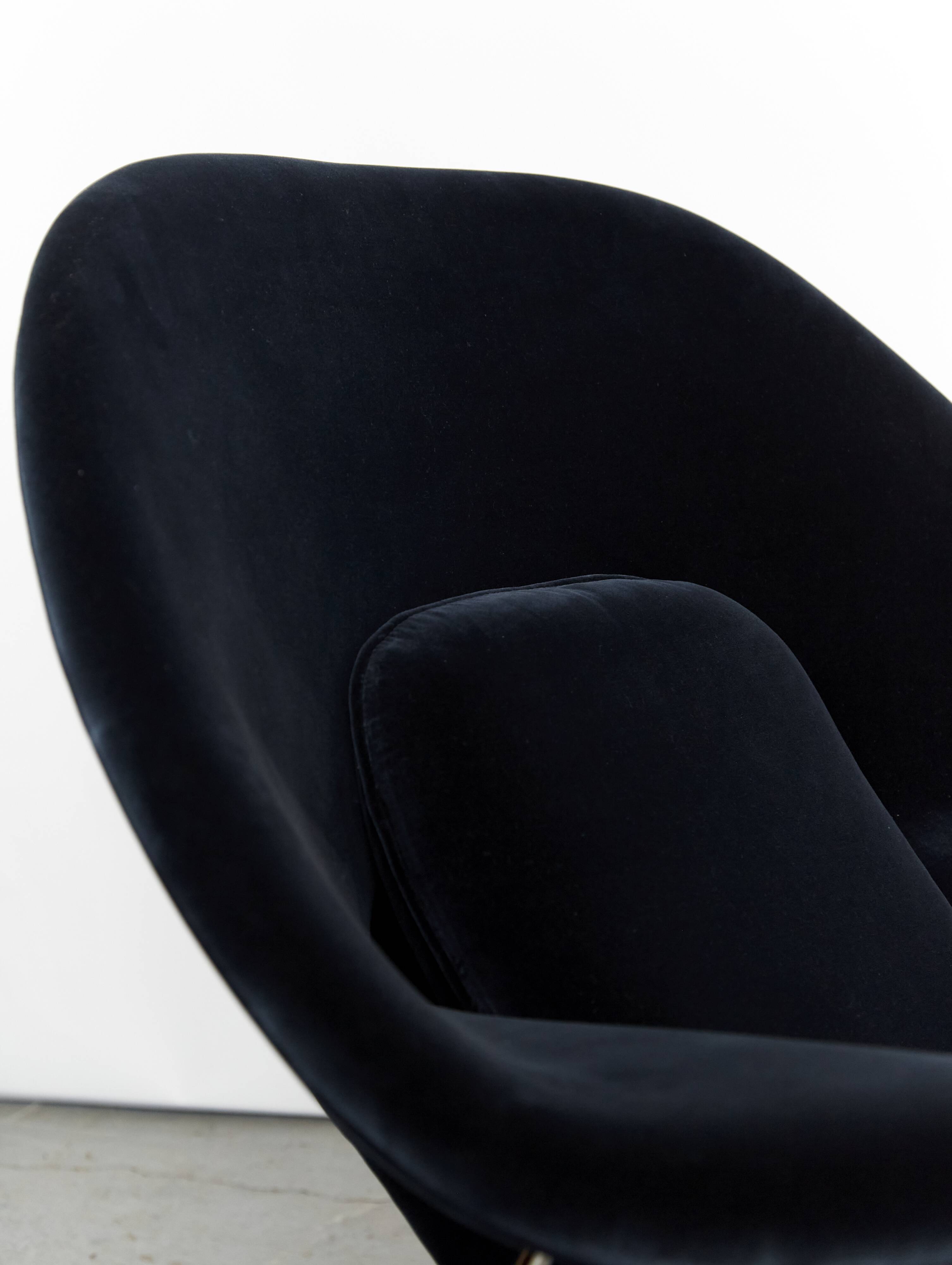 Eero Saarinen Womb Chair for Knoll International