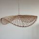 Suspension ou luminaire en rotin en forme de plateau circulaire ondulant à croisillons