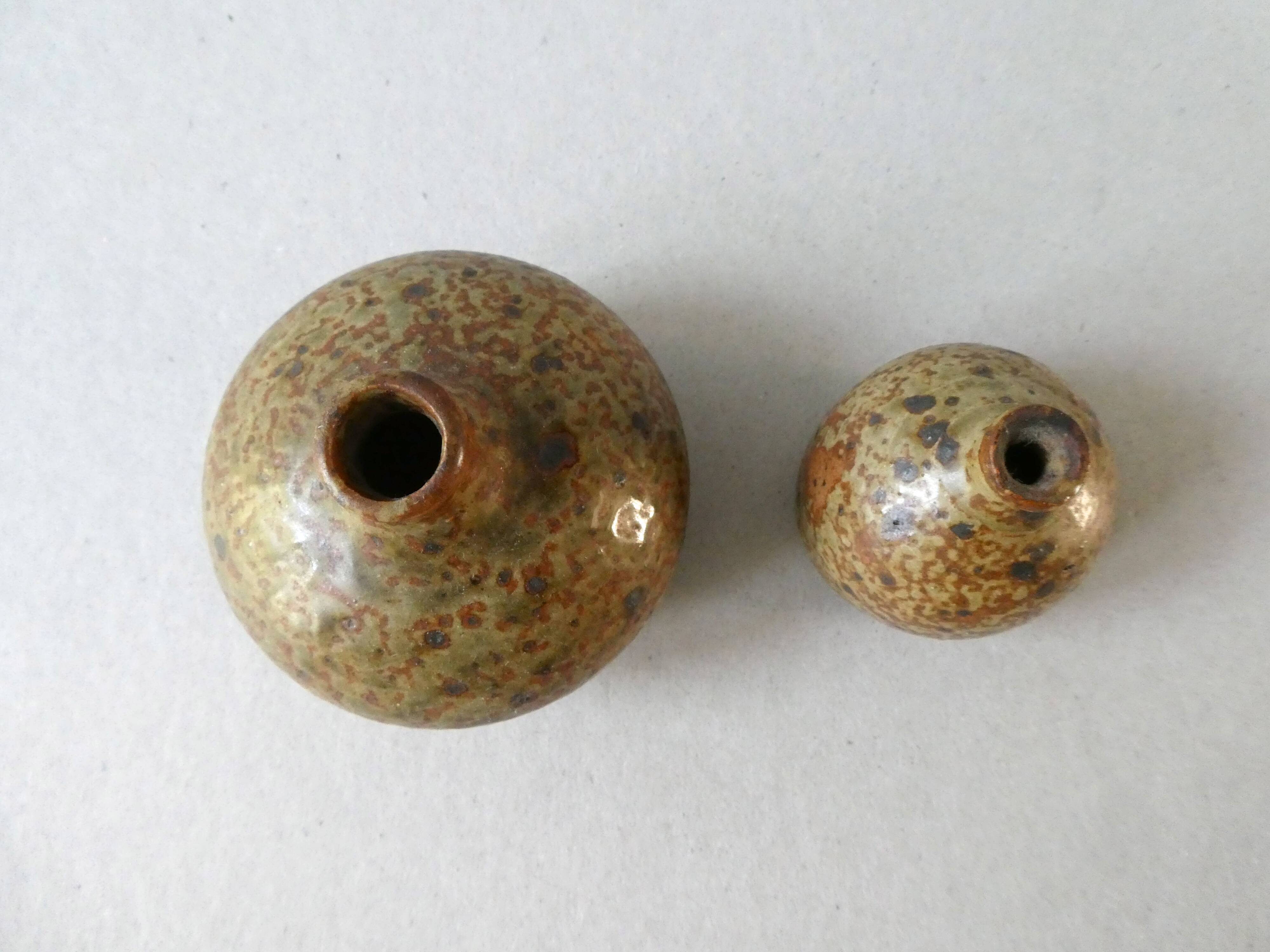 Paire de vases soliflores en grès pyrité, années 70