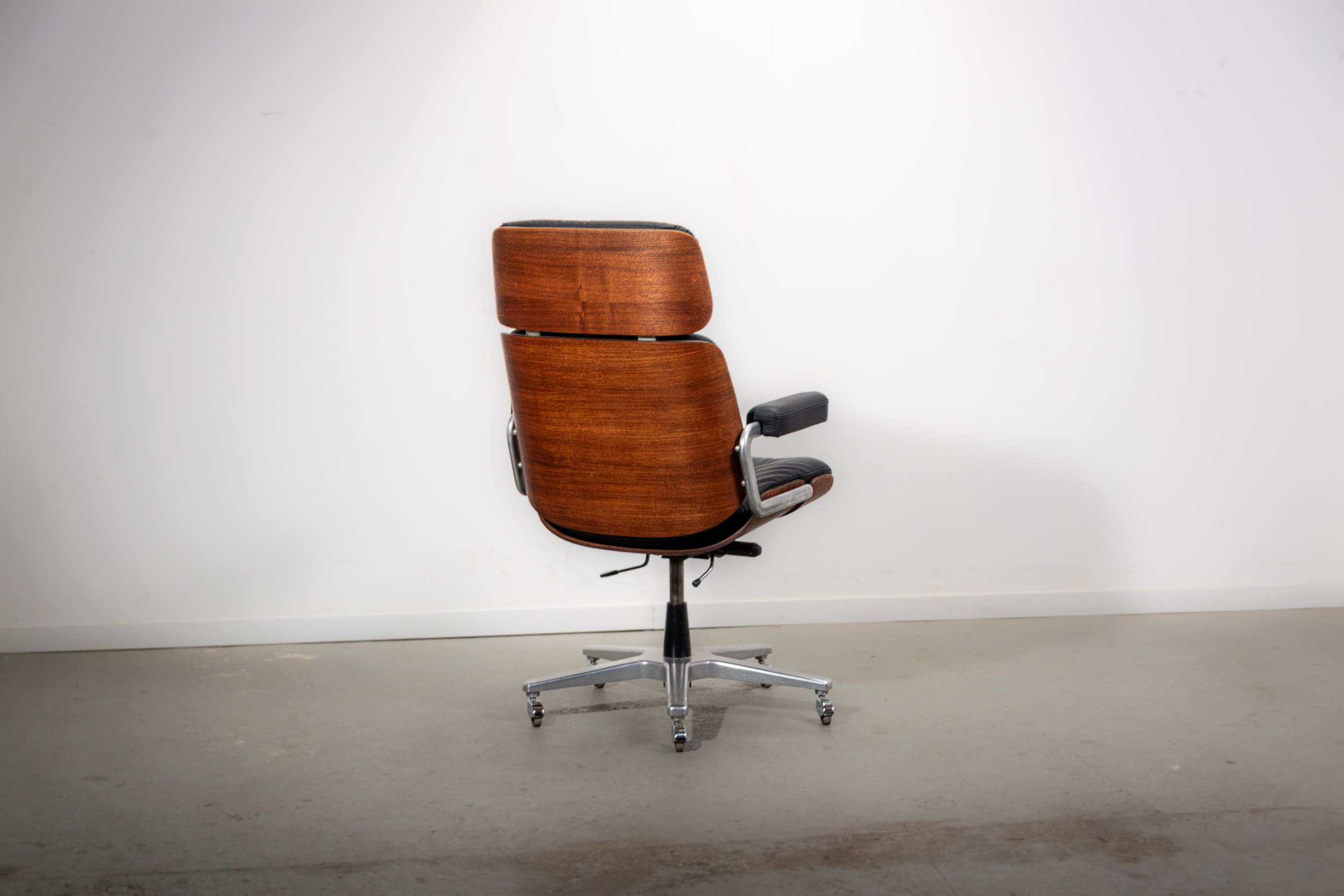 Pasal executive office chair, by Prof. Karl Dittert for Giroflex
