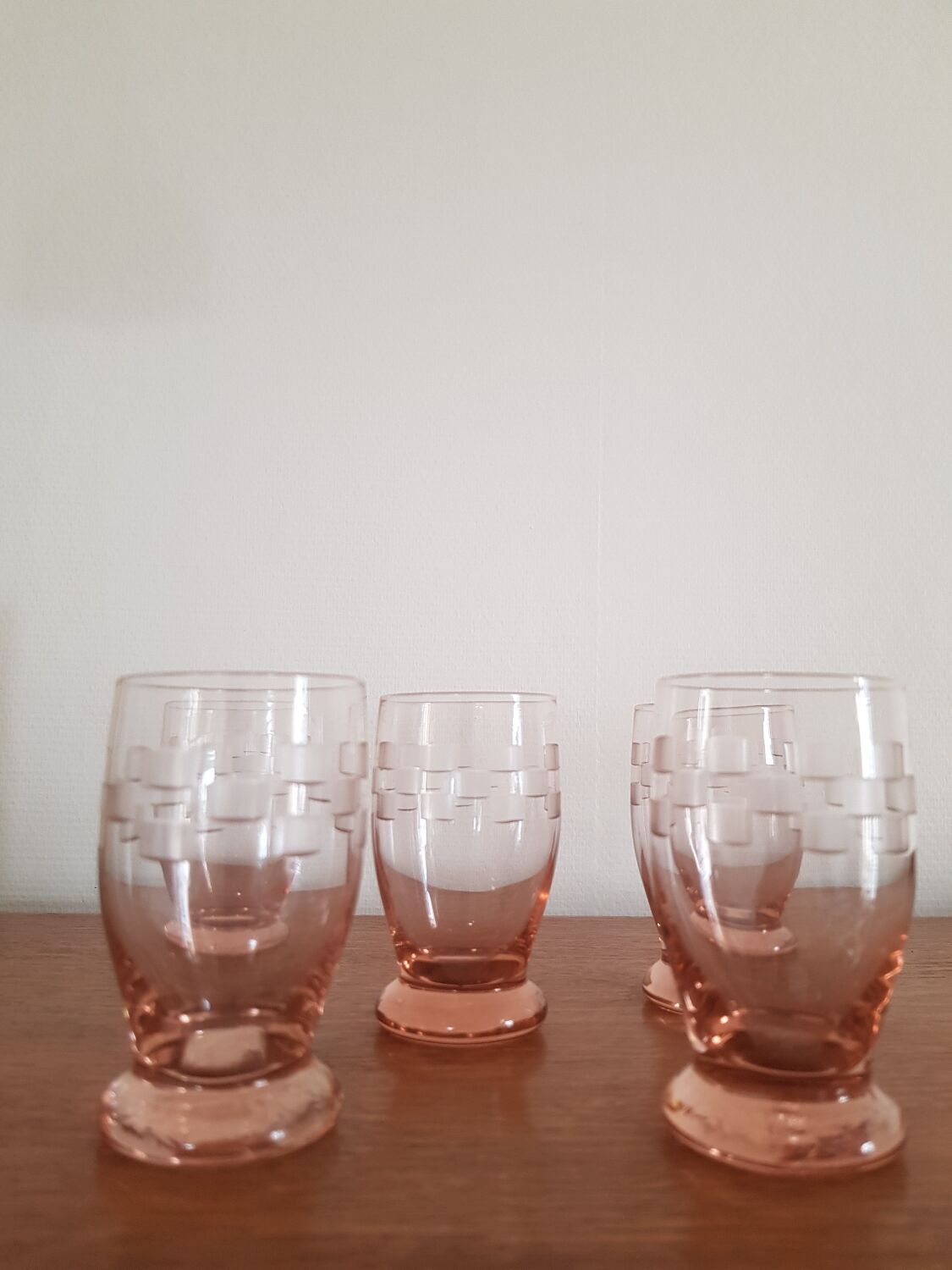 Set of 5 pink glasses