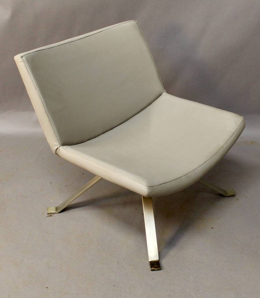 Design armchair with light grey skai top