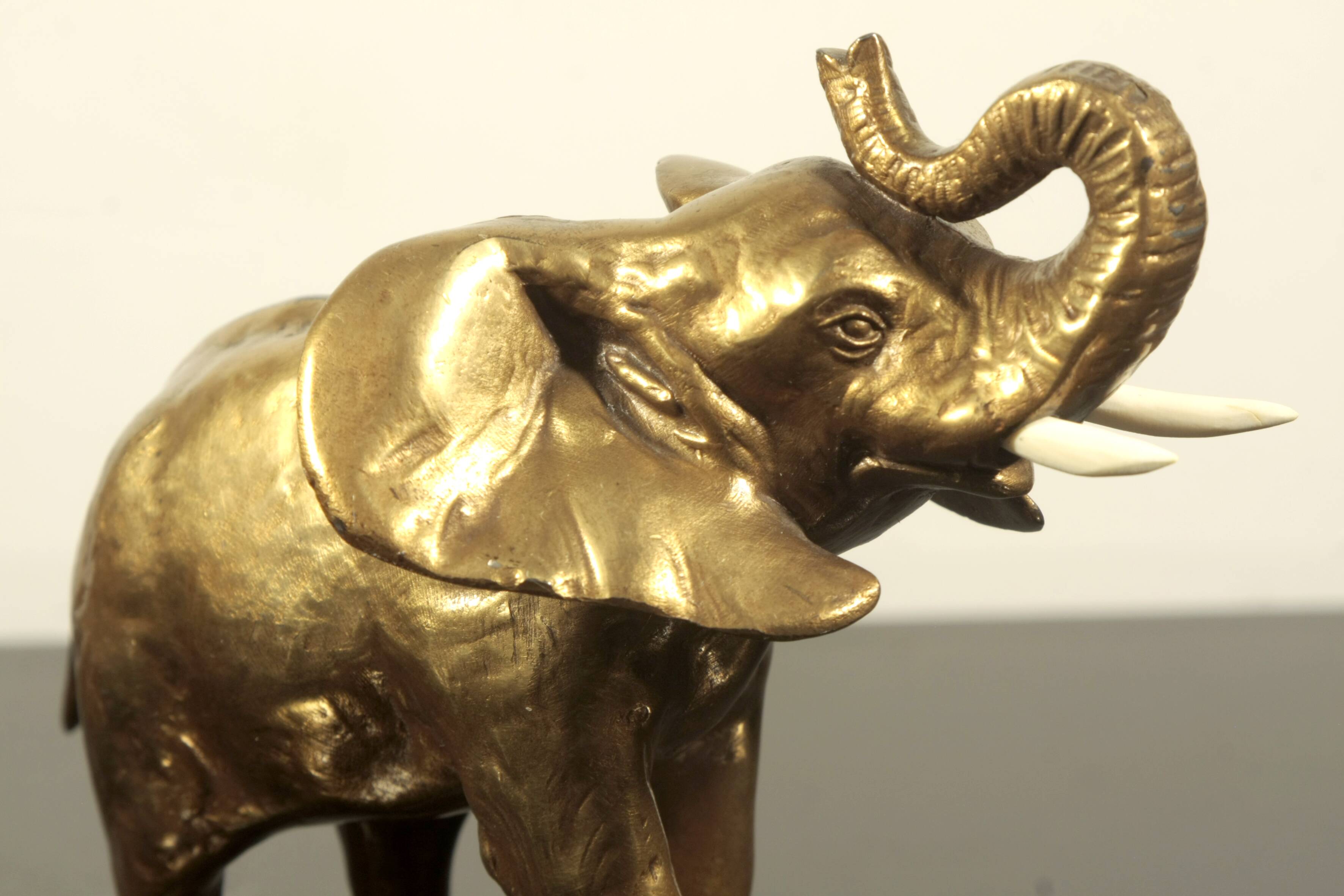 Elephant bookend "r garreau"