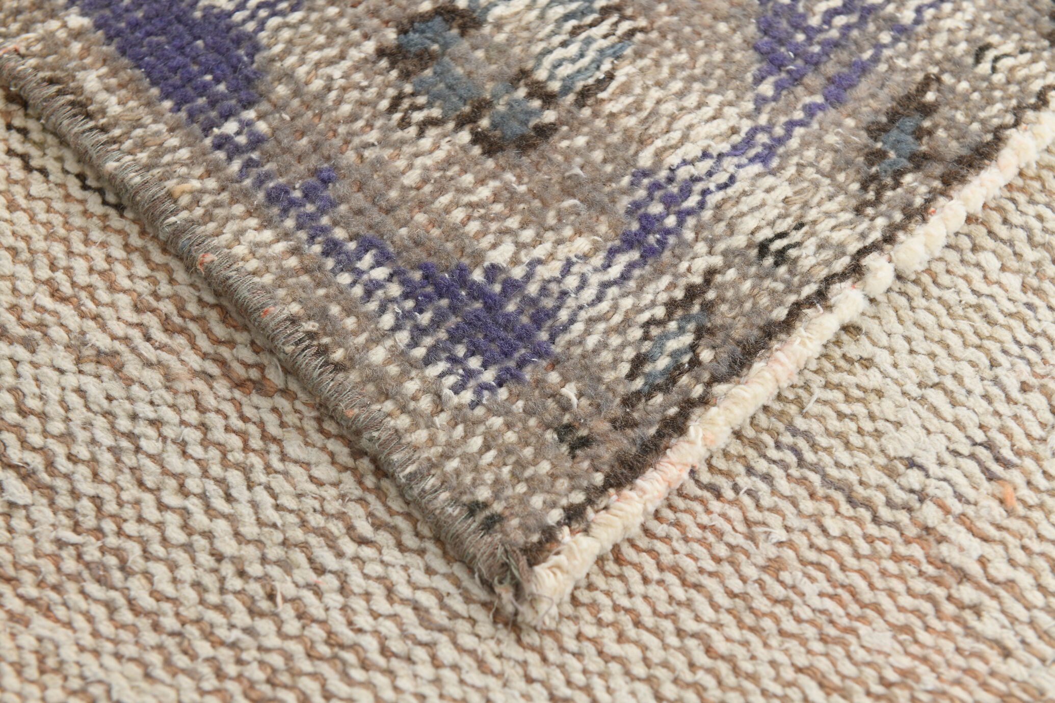 6x9 distressed wool vintage rug 292x191cm