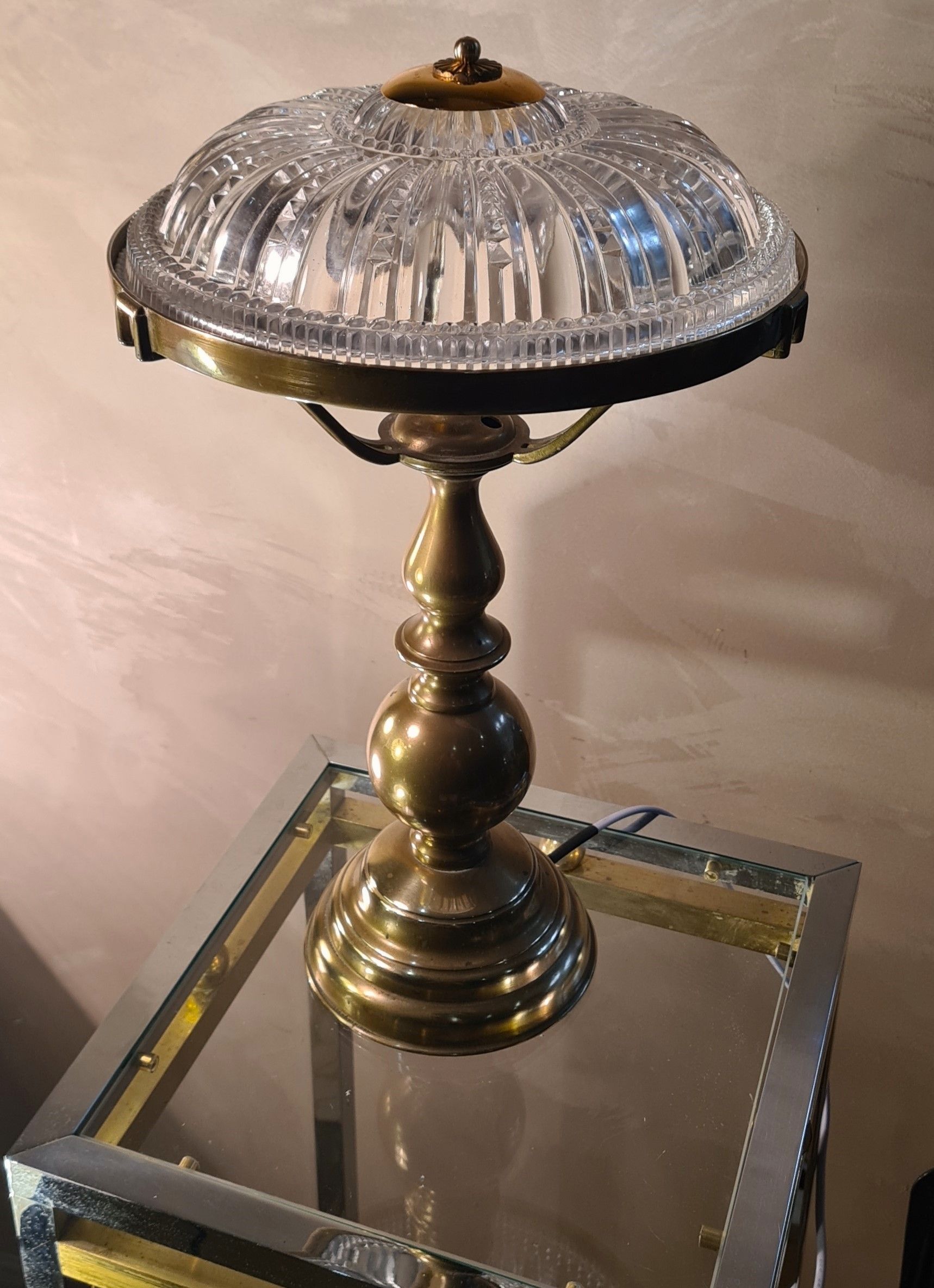 Solid brass lamp and its glass dome cut 1930 42x26 and 4kg