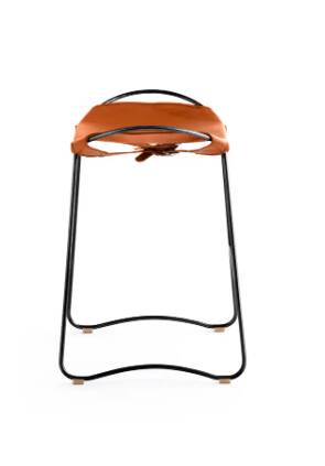 Contemporary kitchen bar stool in black steel and natural tobacco leather.