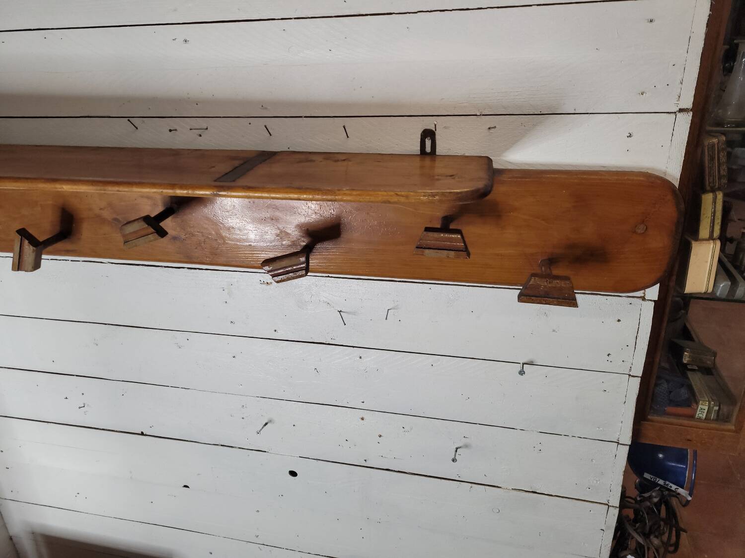 Wooden coat rack, 7 hooks