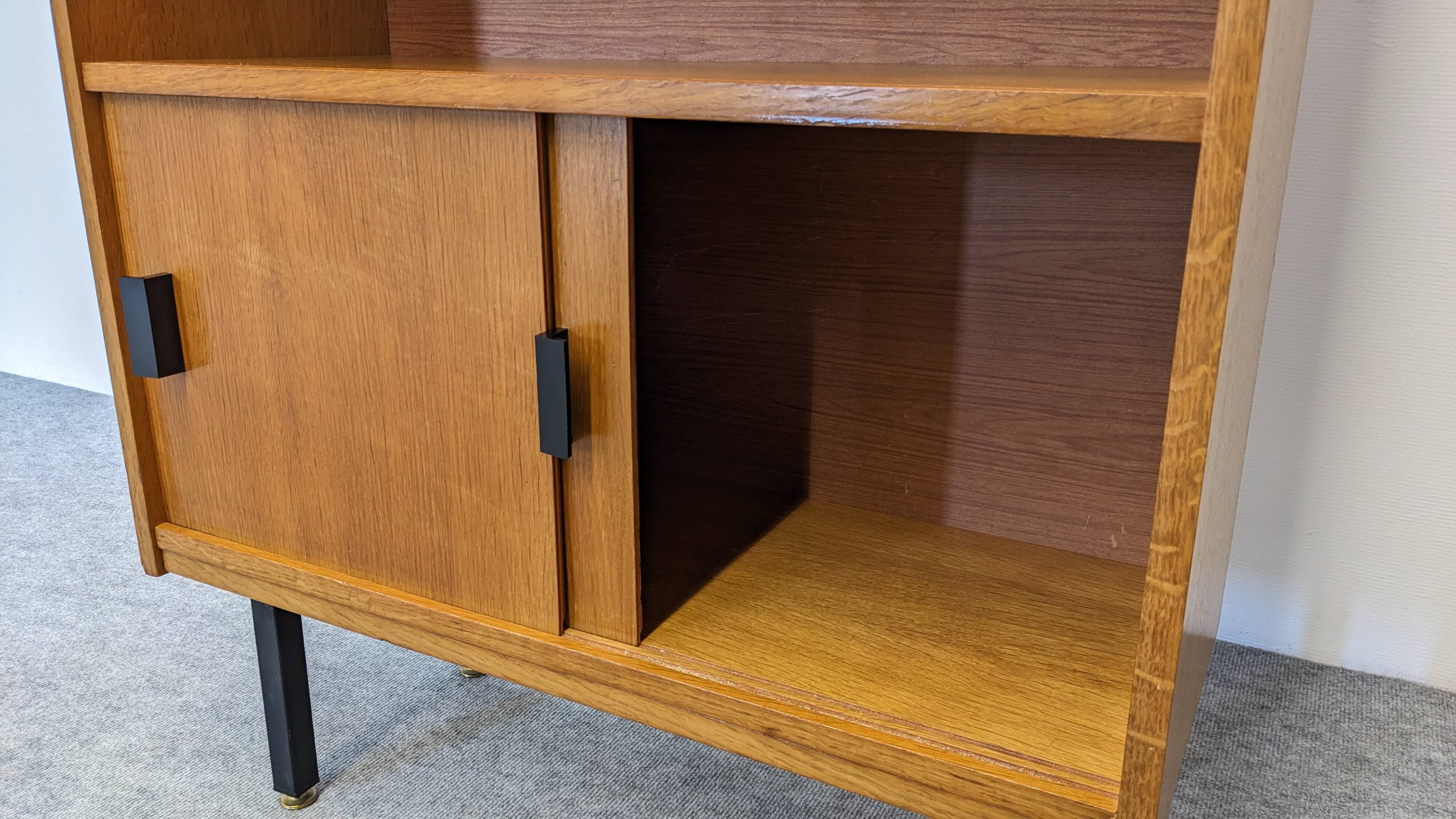 Modernist bookcase in blond oak, 1950s-1960s
