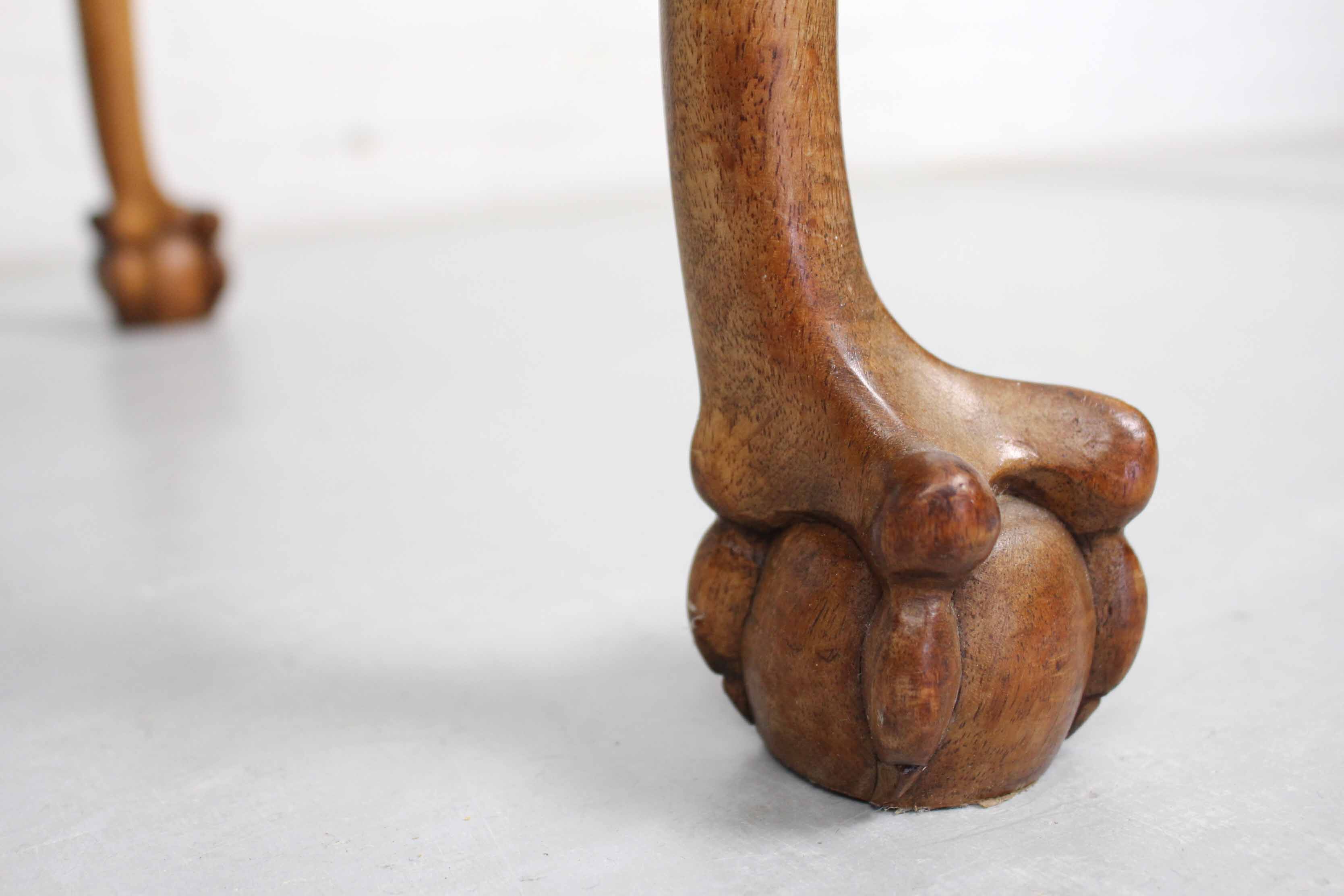 Coffee table in Baroque style, mid century, with claw foot legs, burl wood scalloped top