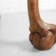 Table basse de style baroque, milieu du siècle, avec pieds en griffe, plateau festonné en bois de burl