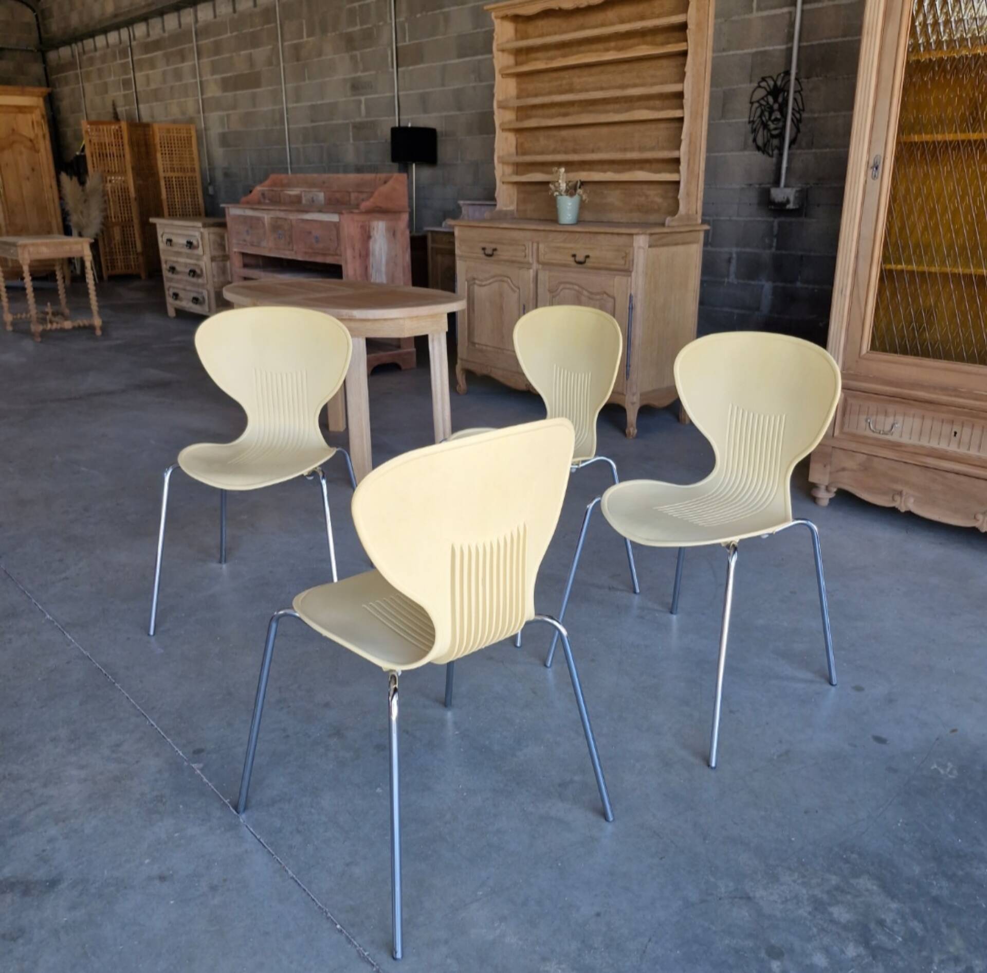 Lot de 4 chaises design vintage – crème & chrome