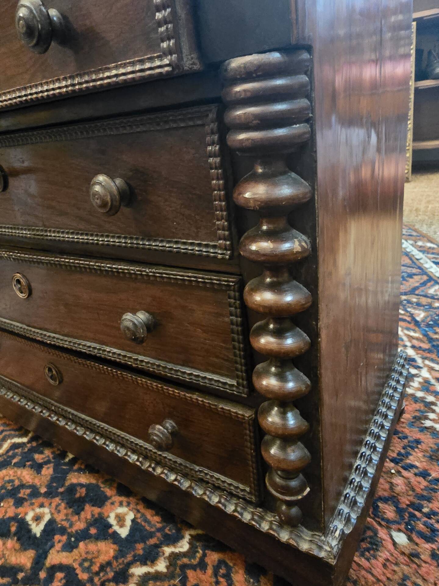 Miniature commode
