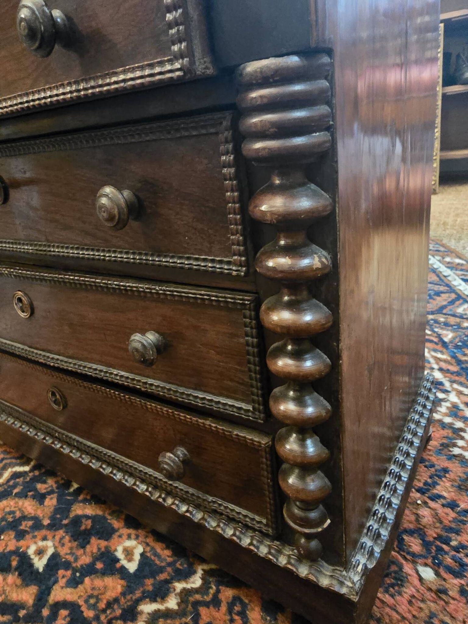 Miniature commode