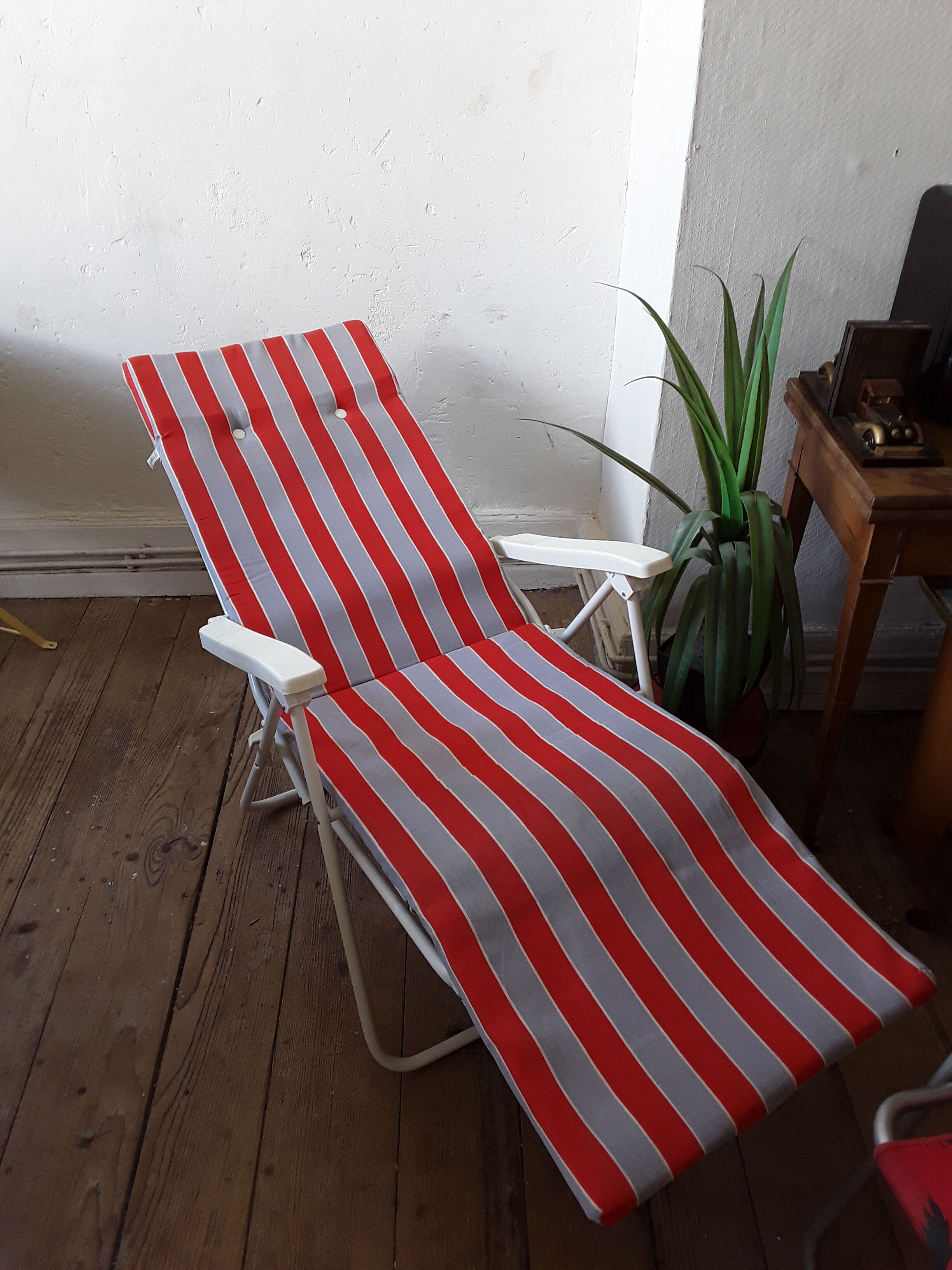 Vintage lounge chair