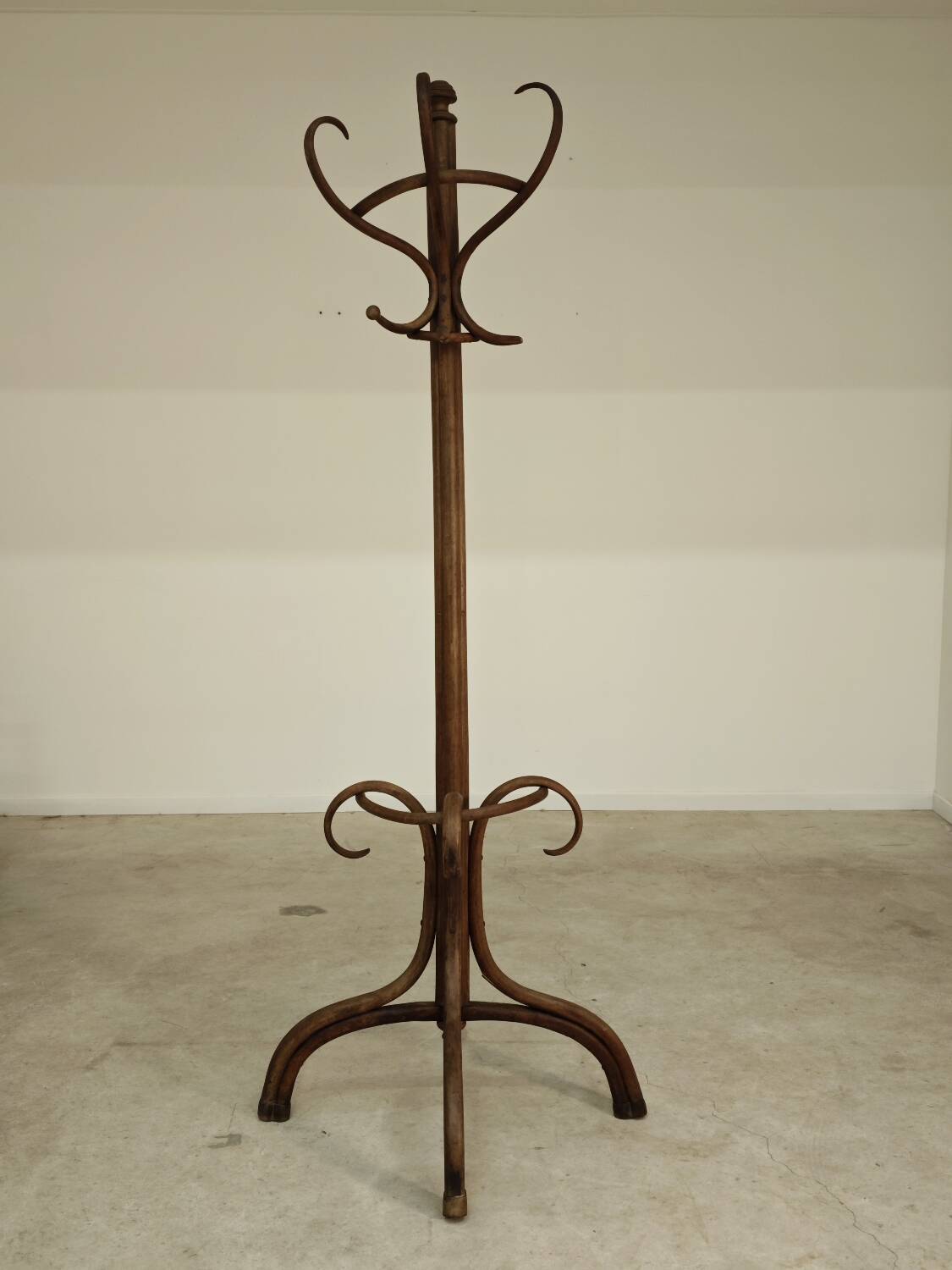 Thonet No. 1 Parrot Coat Rack on Wall, 1900s