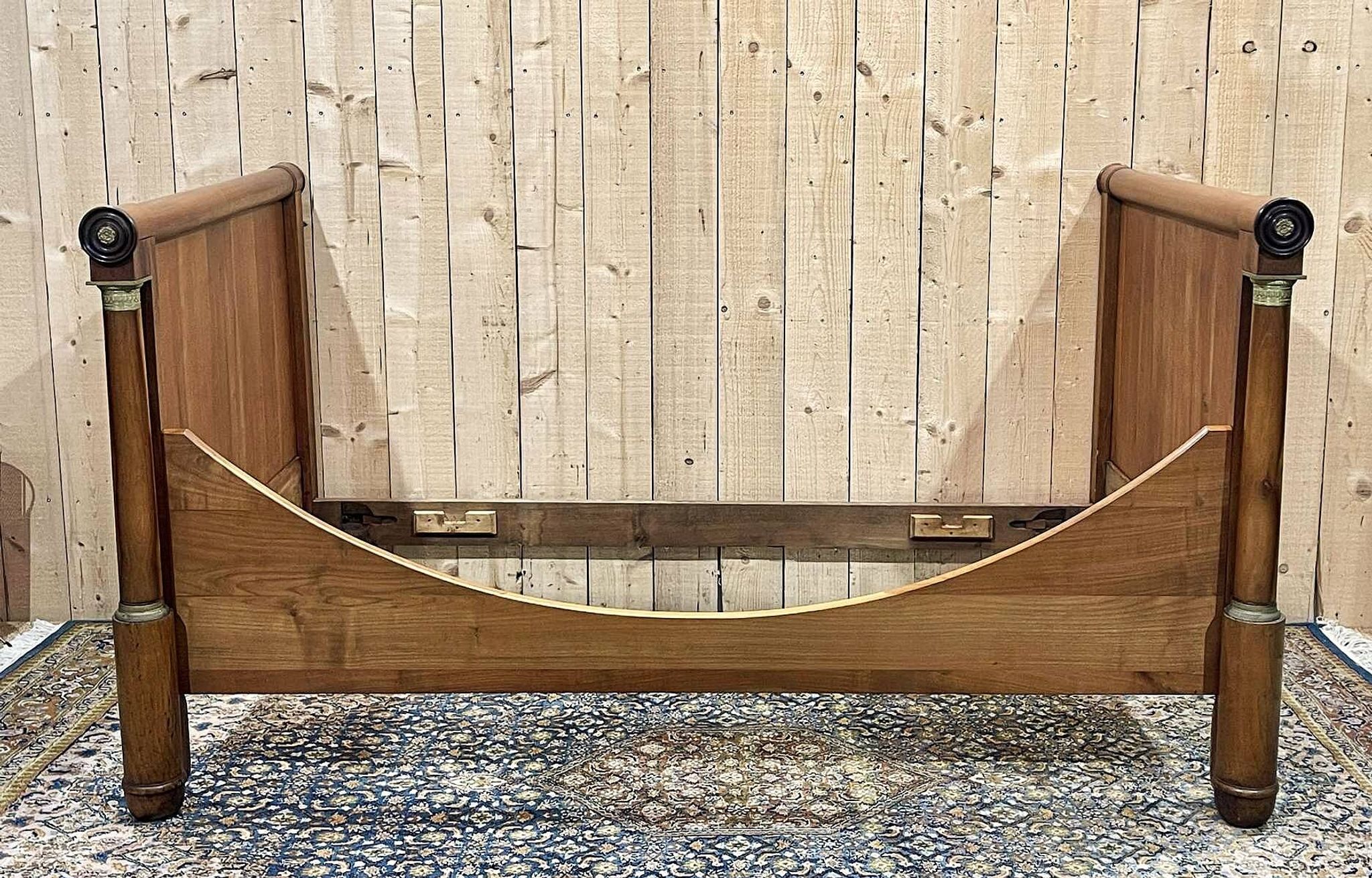 19th century Empire sleigh bed in cherry wood - Bedding: 1m82x98cm