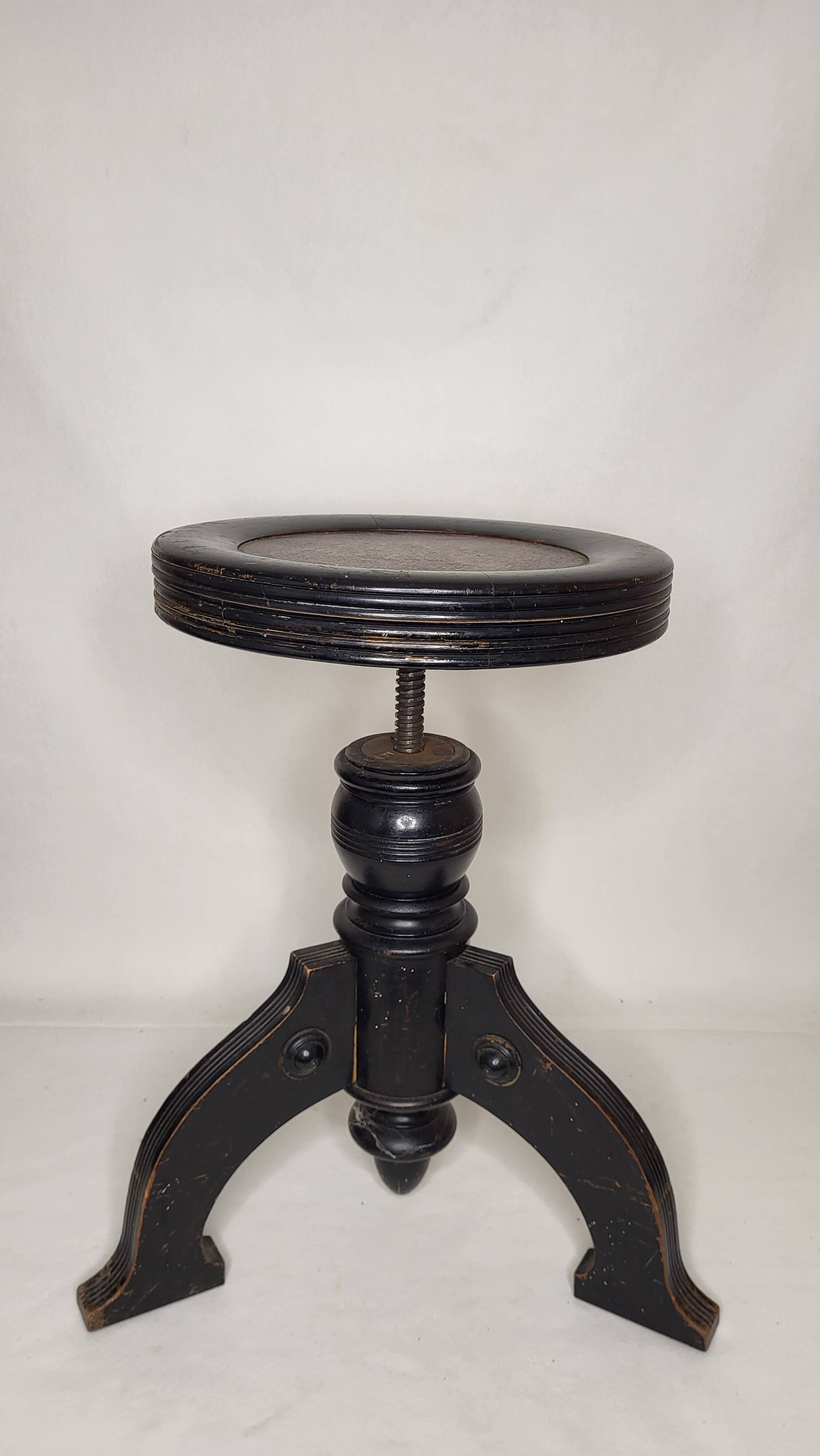 Napoleon III piano stool