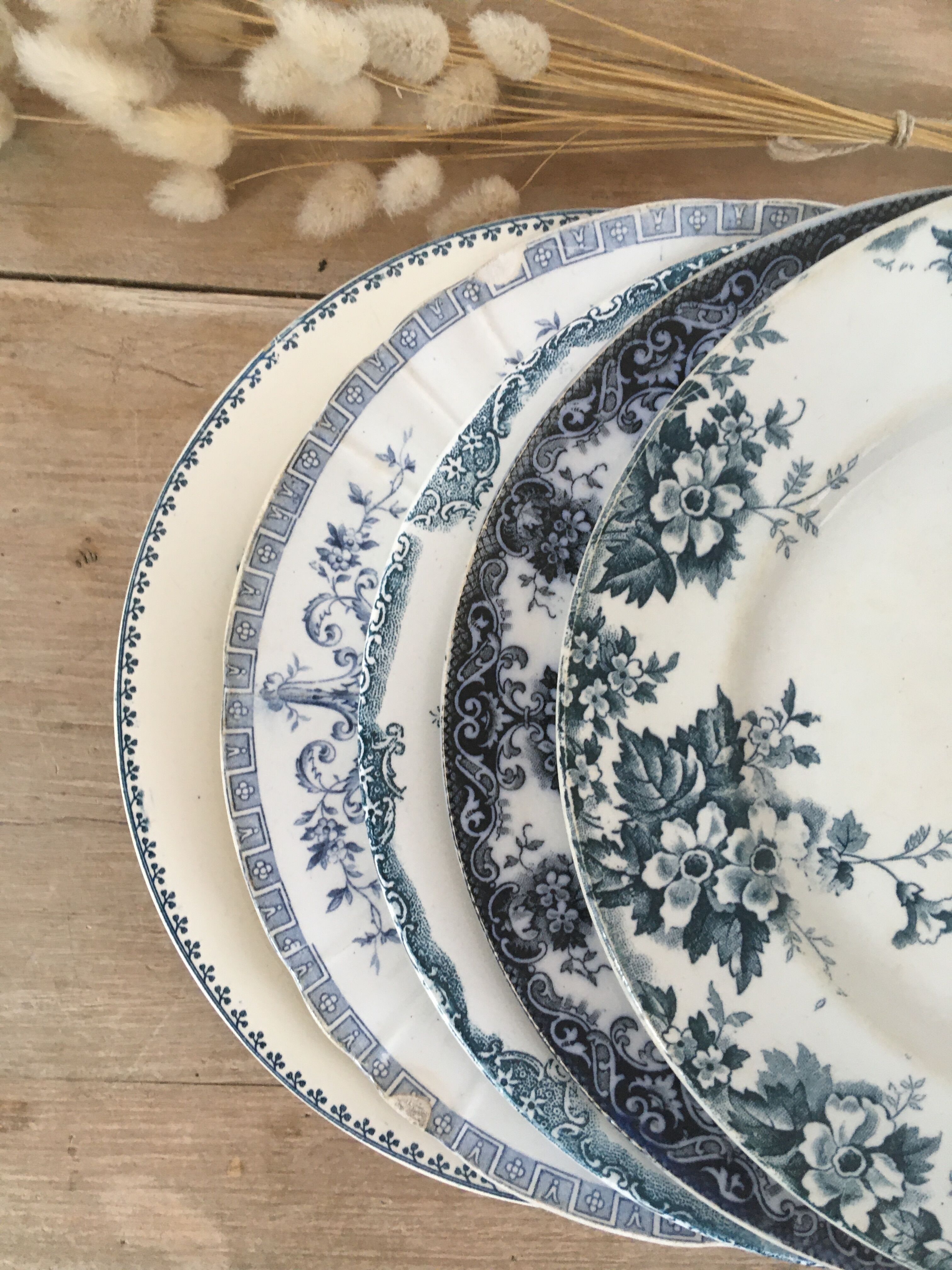 Lot 5 mismatched iron earth flat plates