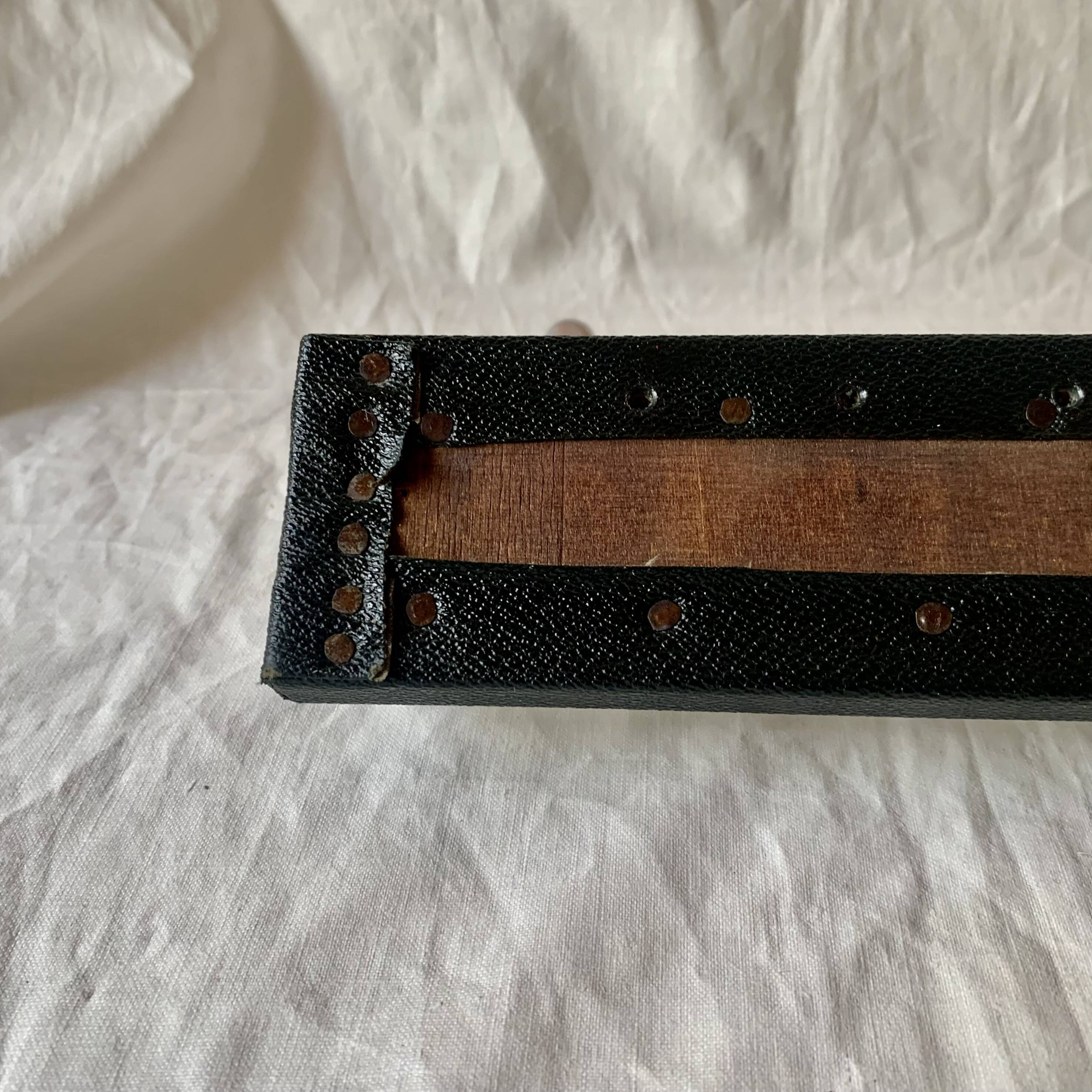 Vintage wall coat rack in wood and black Skai - 6 coat hooks