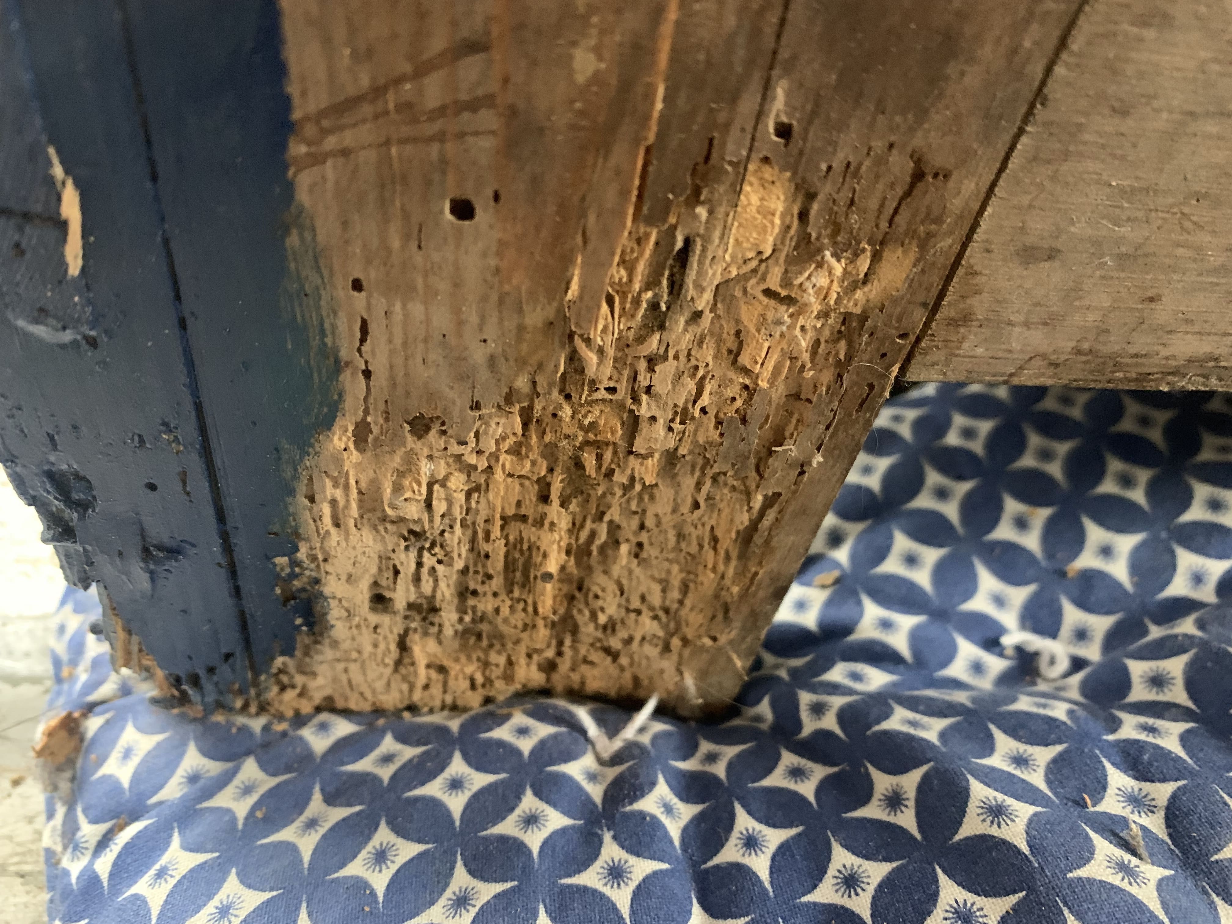 Meuble parisien bleu