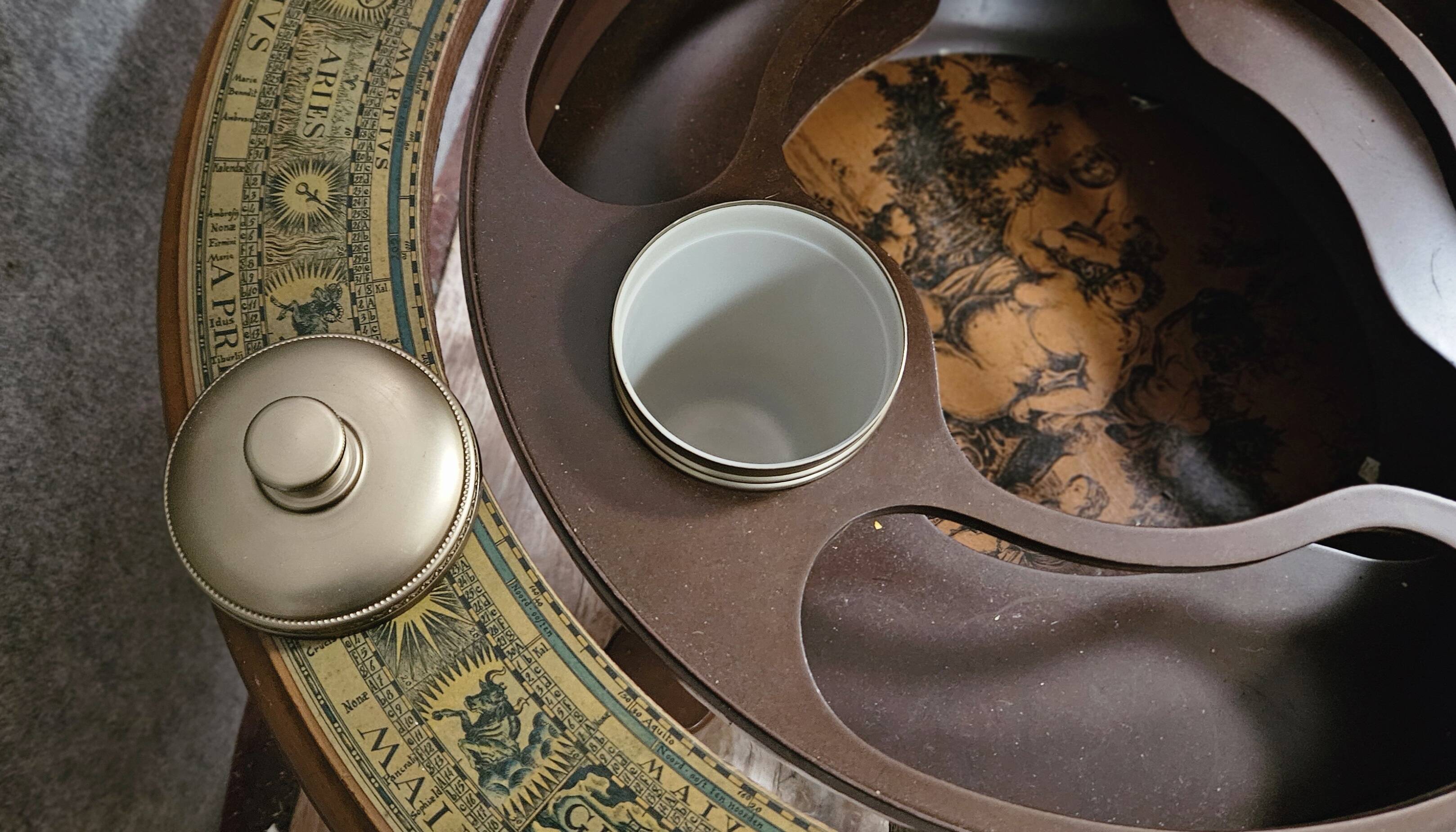 World map / standing globe bar, decorative work with an antique inspiration.