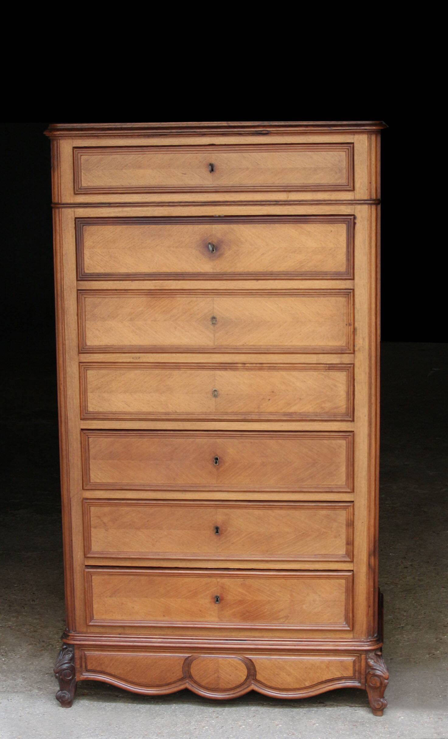Magnificent 19th century secretary in walnut veneer.
