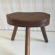 Tabouret tripode en orme massif