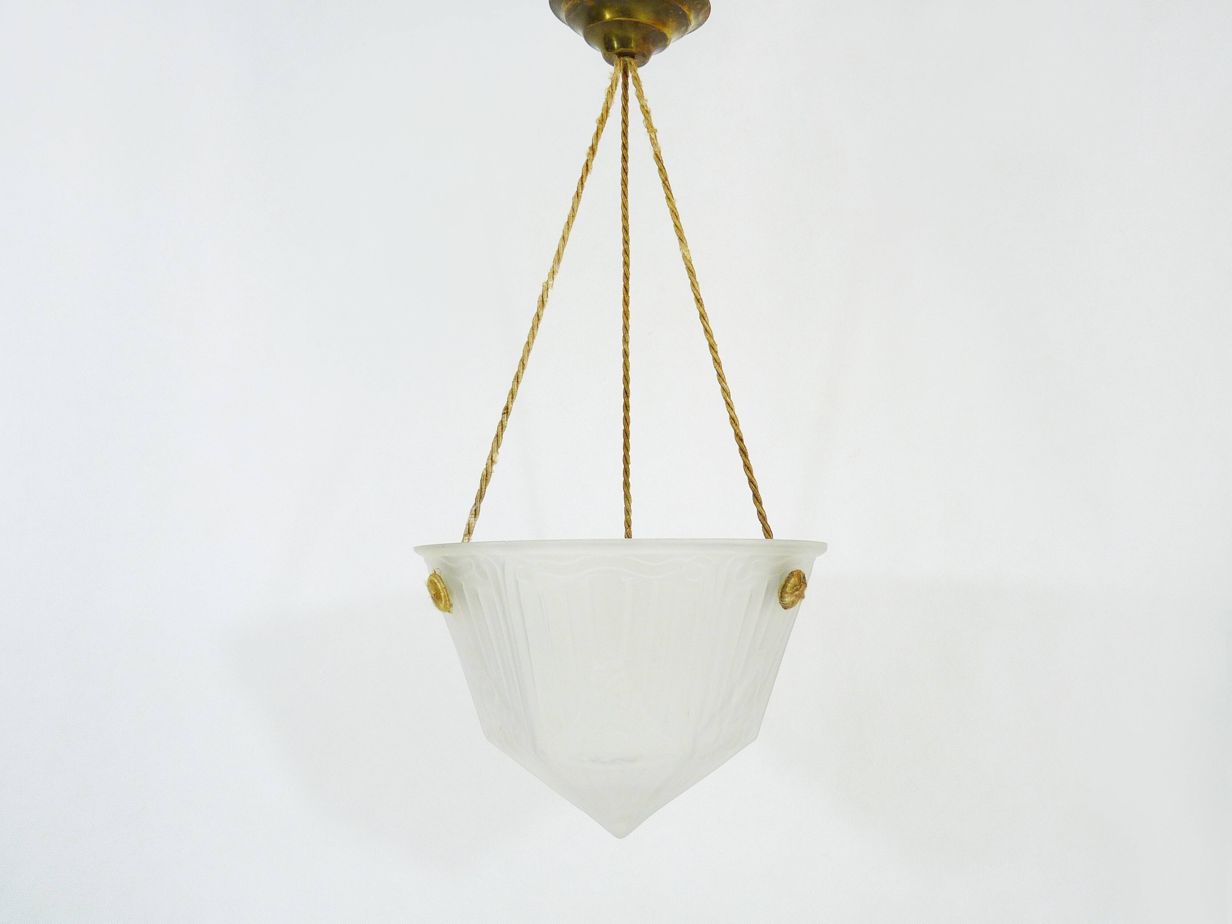 Art Deco 1-fire, patterned glass cathyty suspension. Year 30