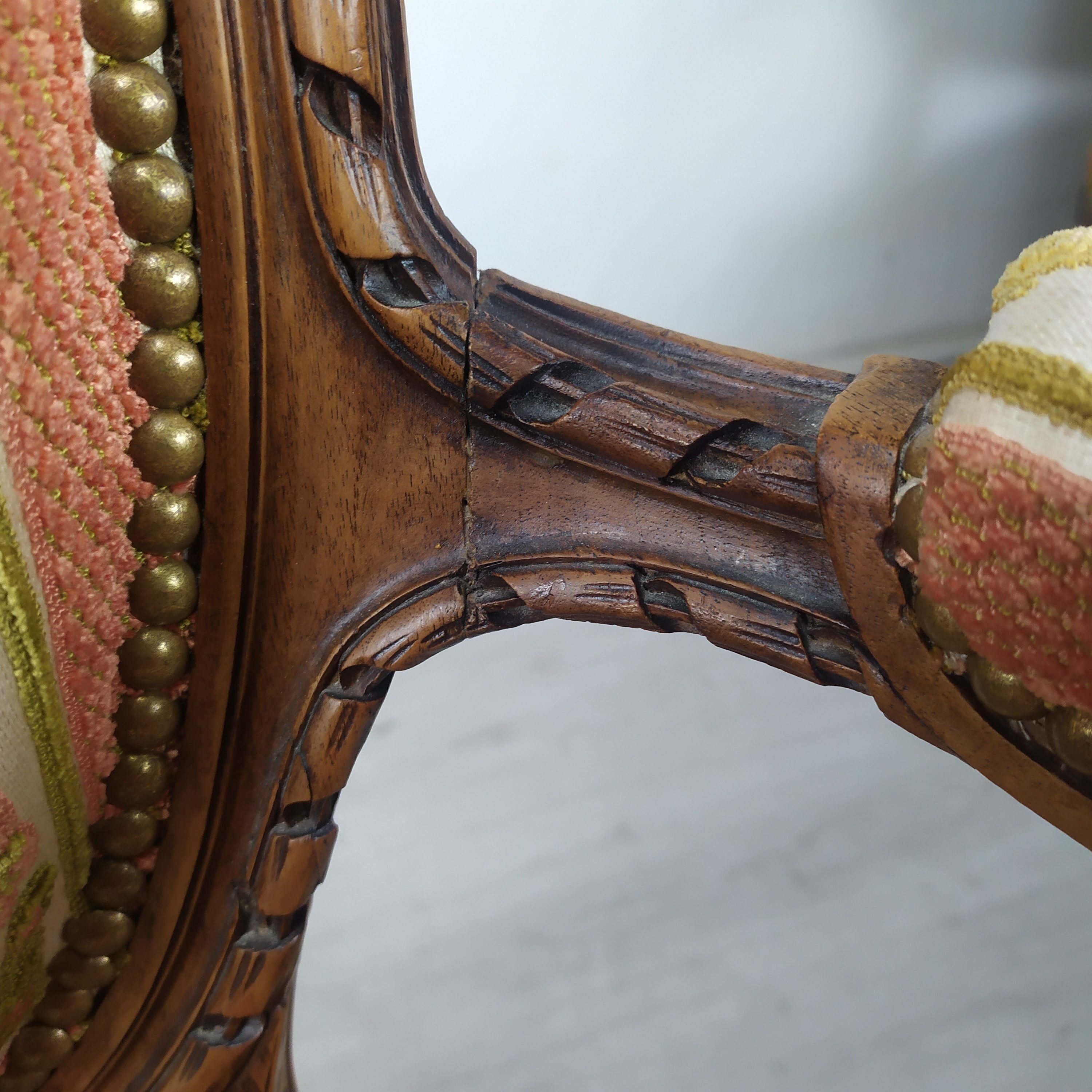 Lounge armchairs bench medallion