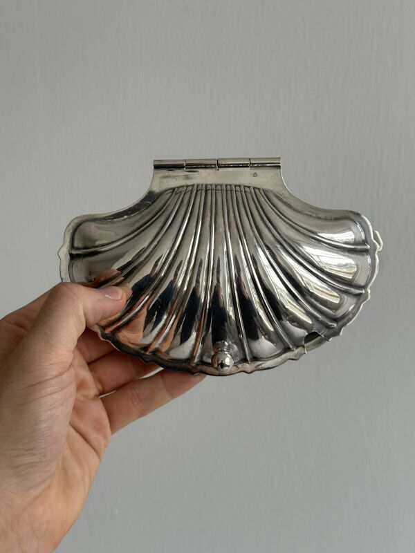 Beurrier ancien en métal argenté forme coquillage