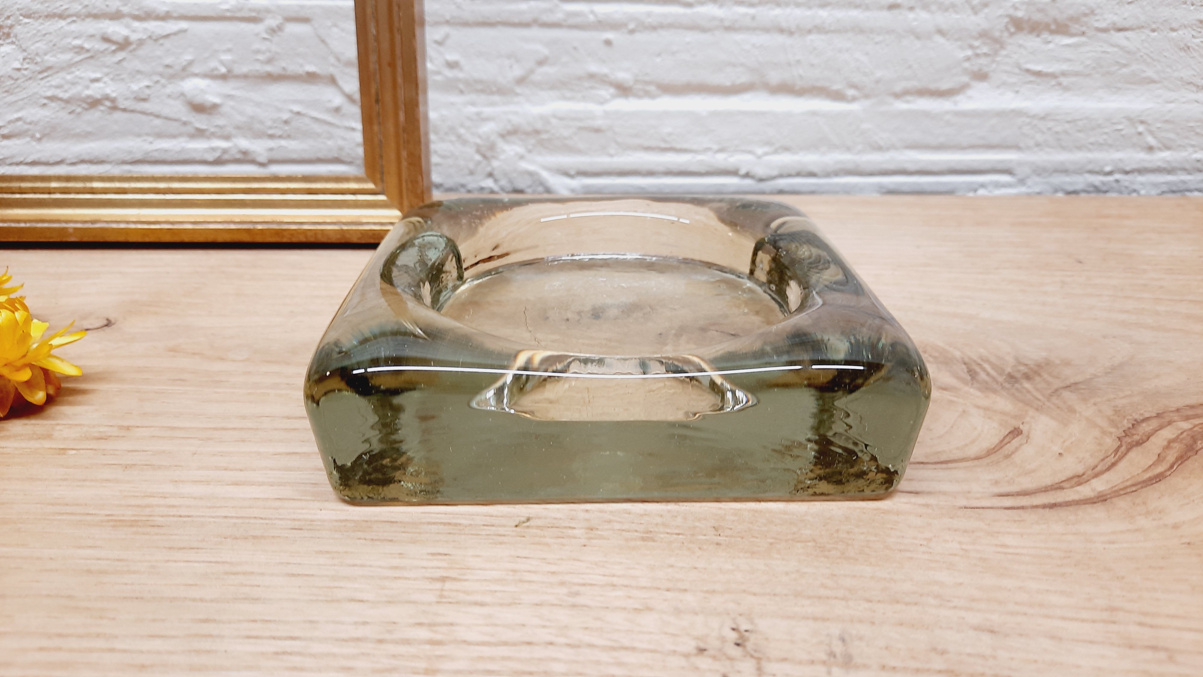 Thick glass bottle bottom