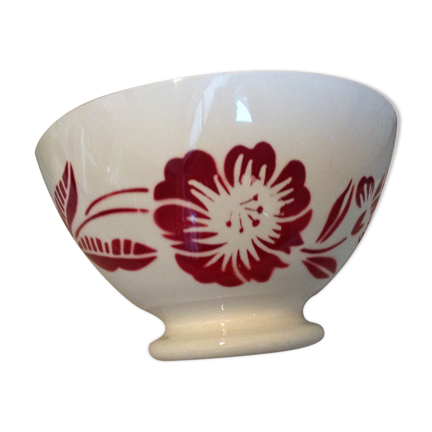 White bowl with red flowers from Sarreguemines vintage years 50-60
