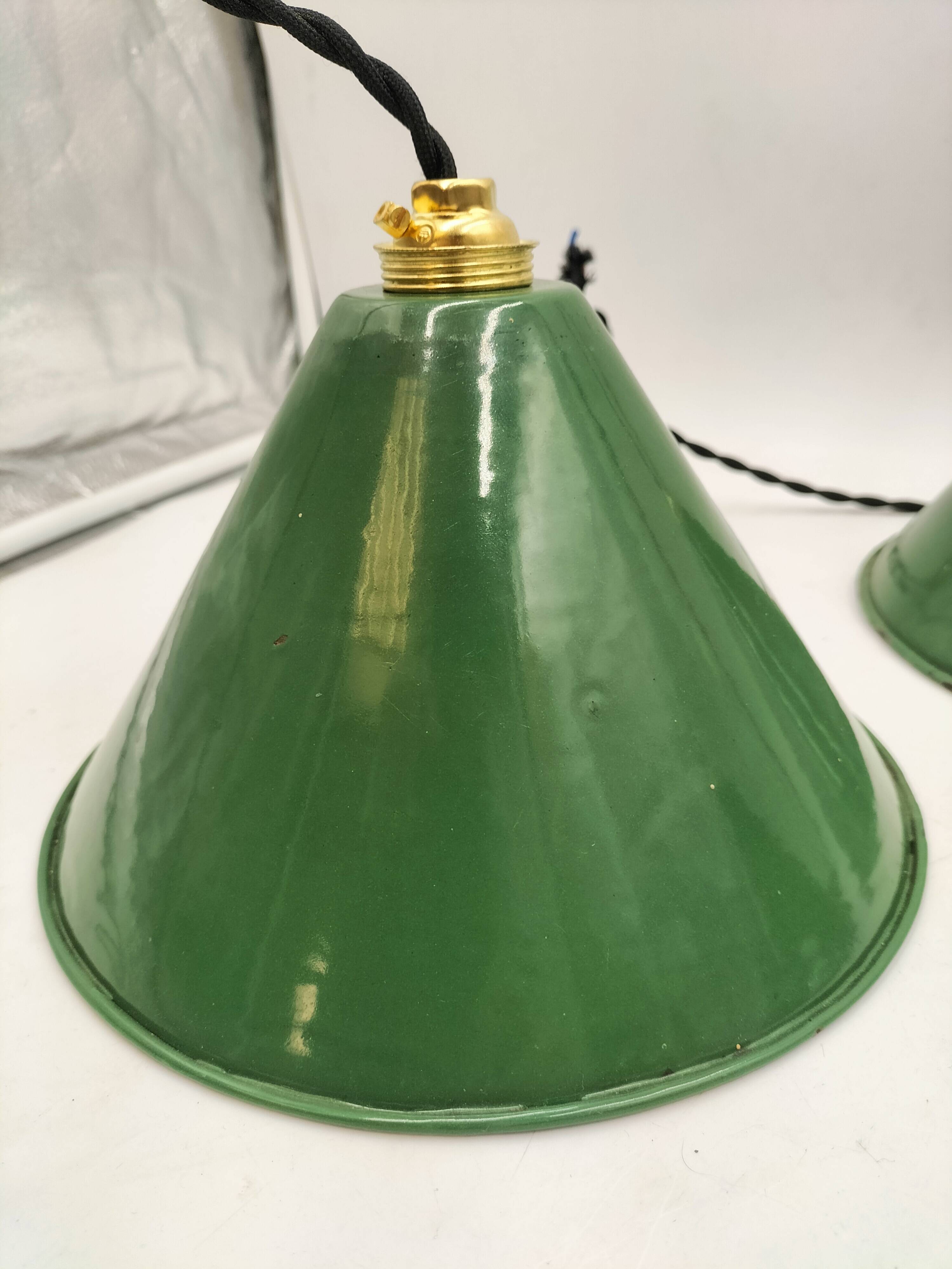 Enamelled sheet metal suspensions