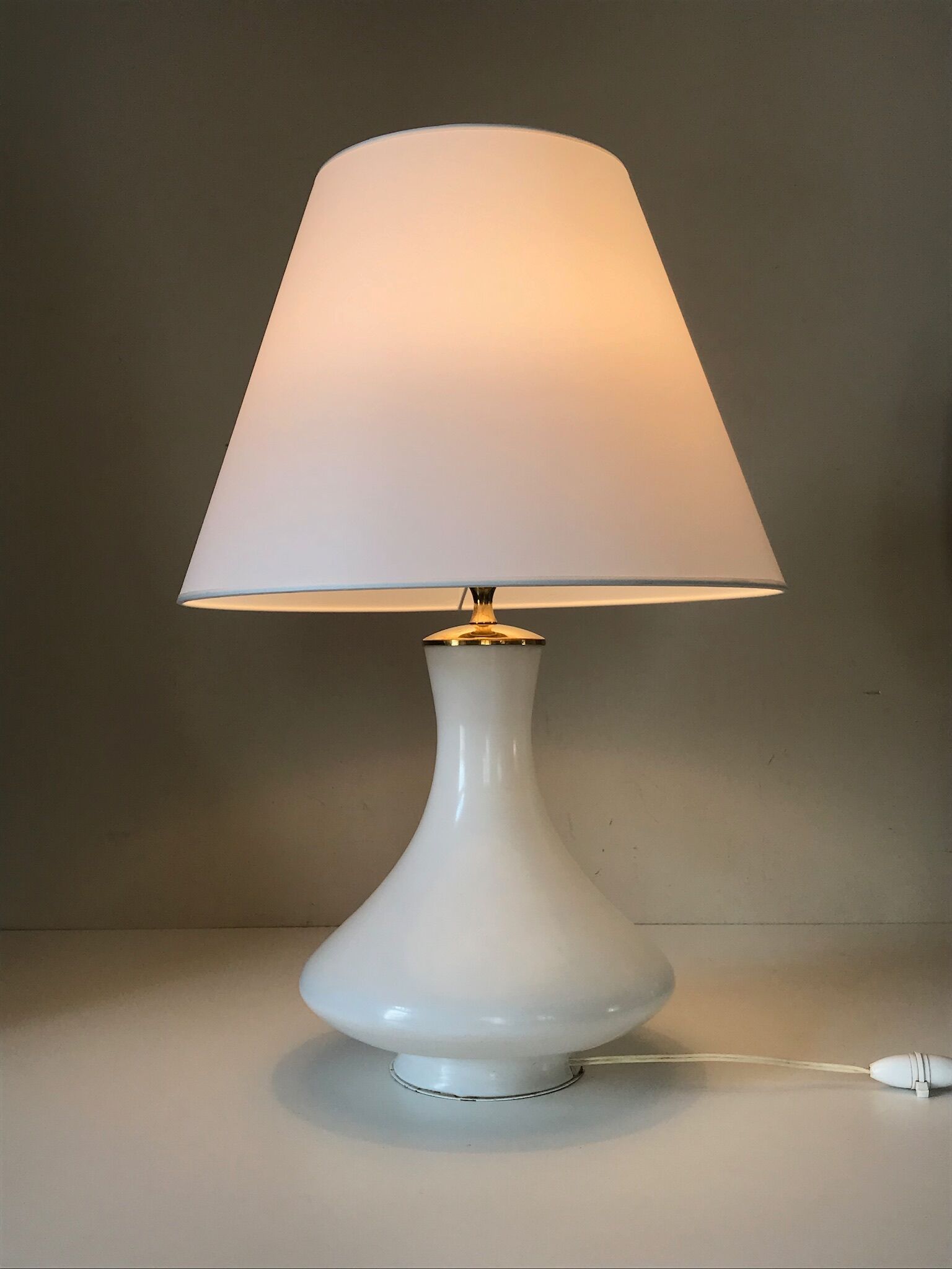 Opaline and brass opaline lamp 70