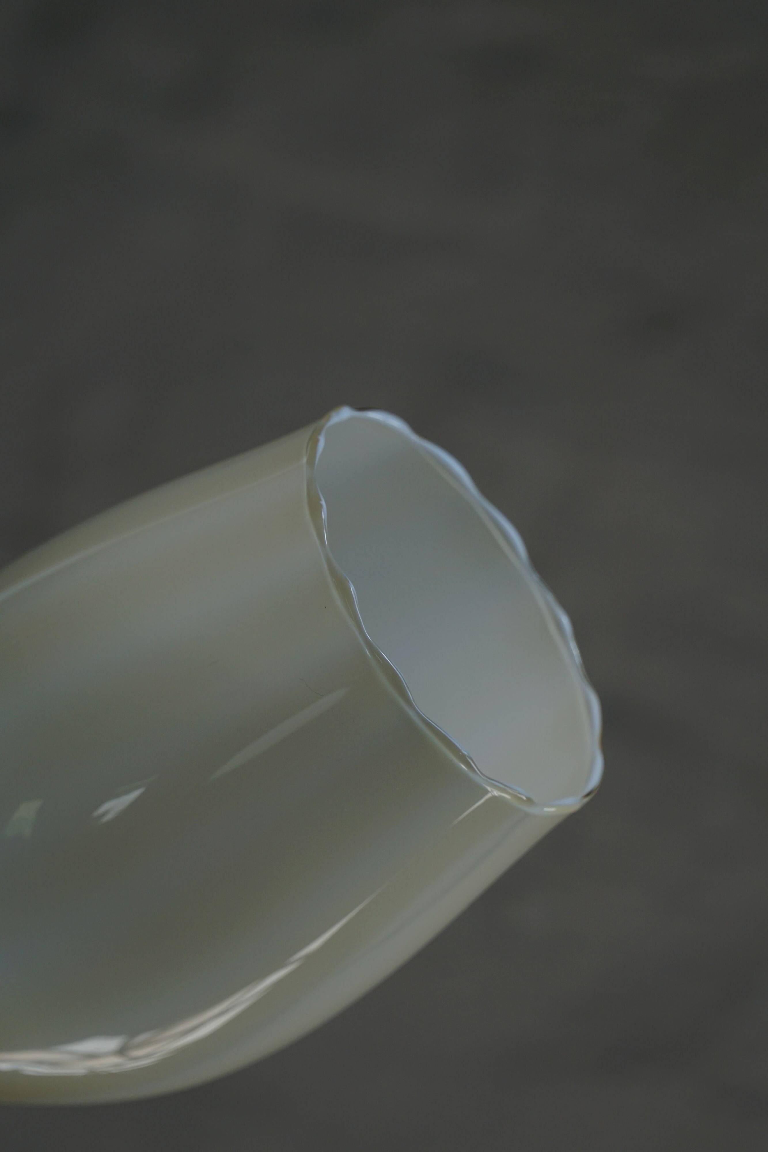 Paavo Tynell for Idman OY, 3-arm chandelier in brass and glass, mid-century, 1940s.