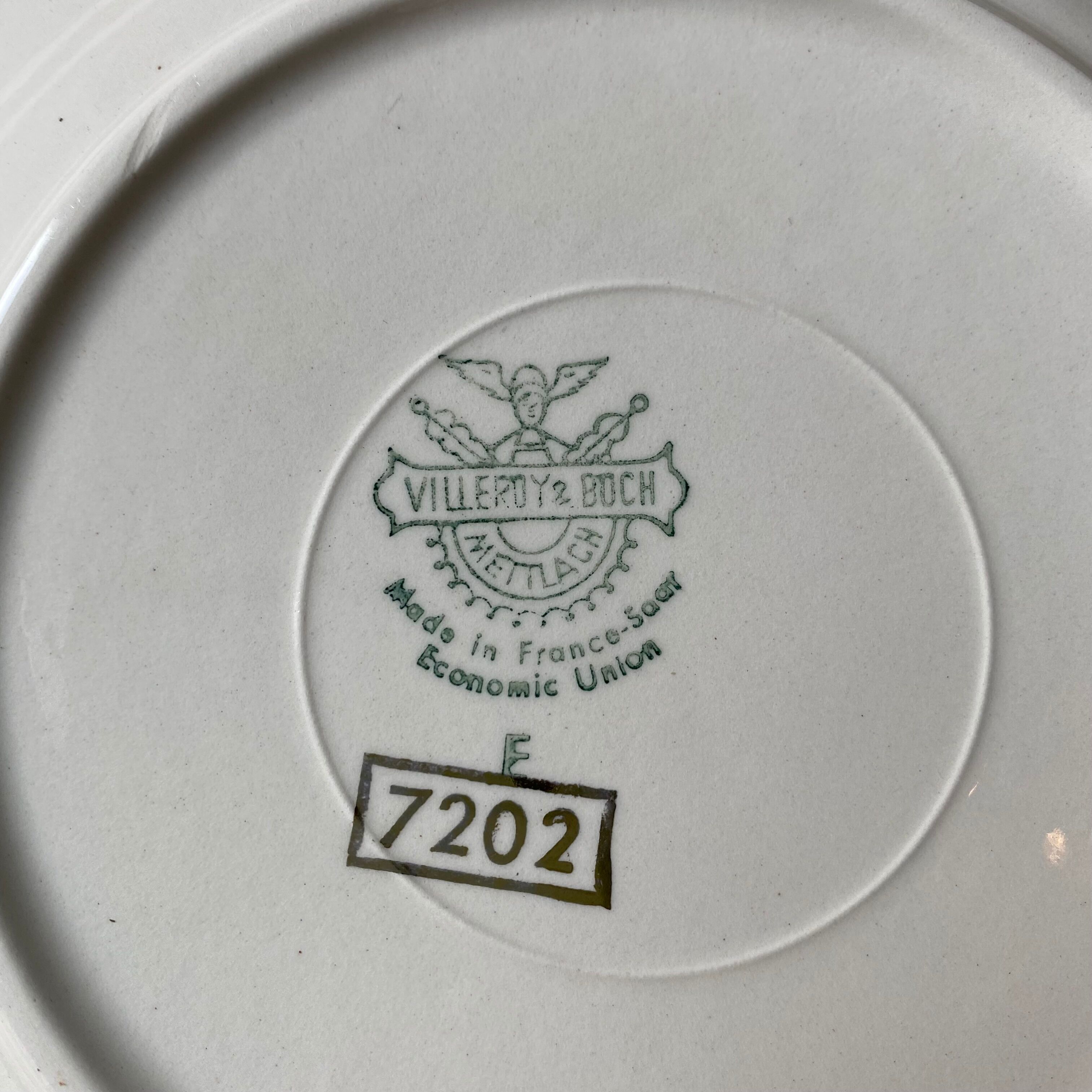 12 Villeroy and Boch dessert plates